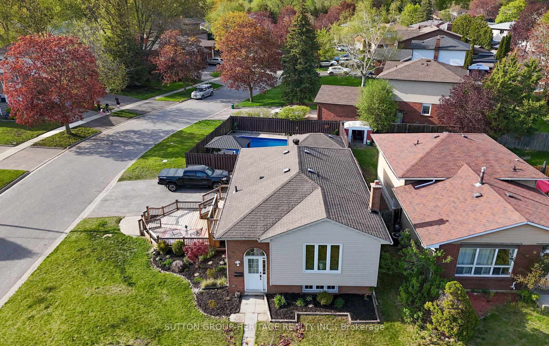 Photo 5 of 194 Seneca Avenue, Oshawa, Samac — HOMEH