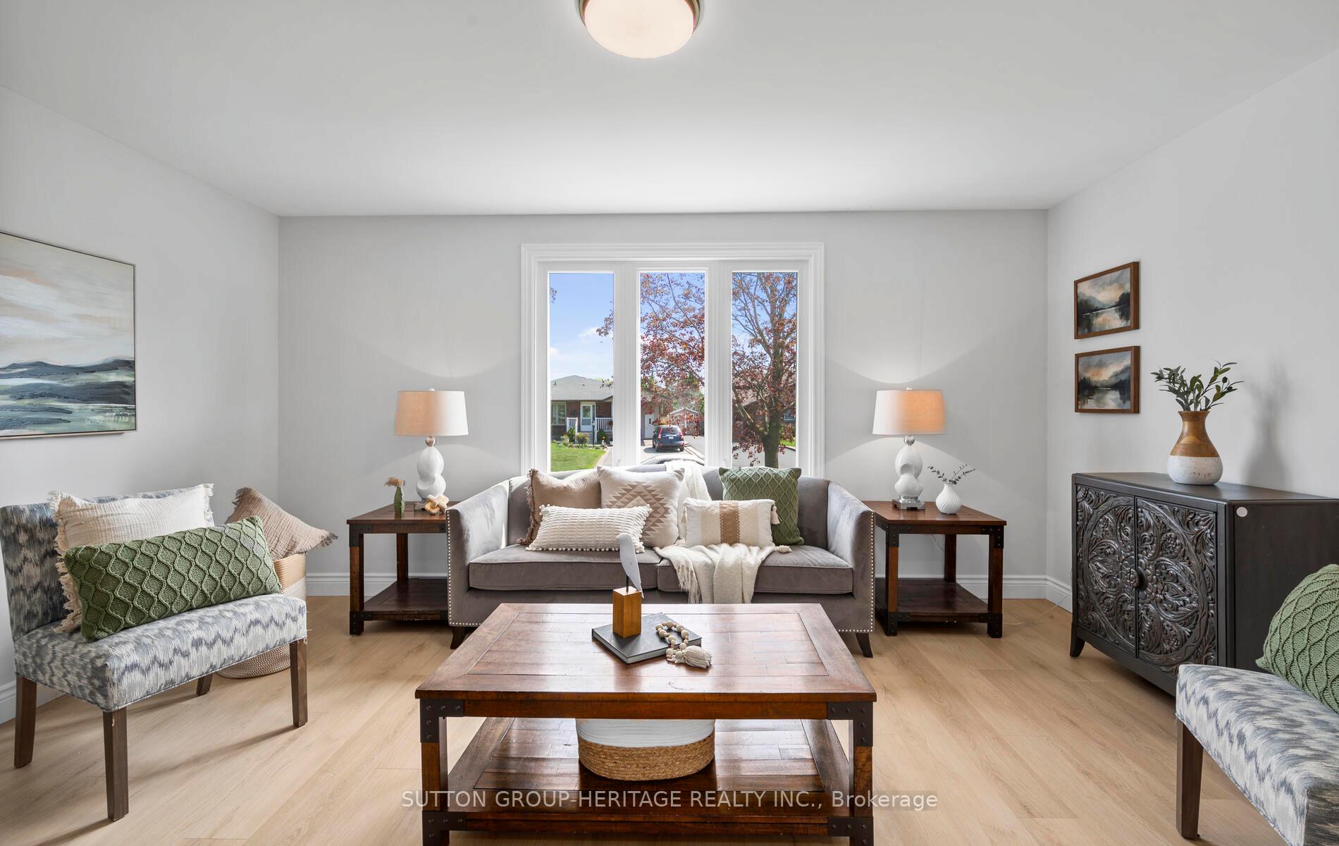 Photo 4 of 194 Seneca Avenue, Oshawa, Samac — HOMEH