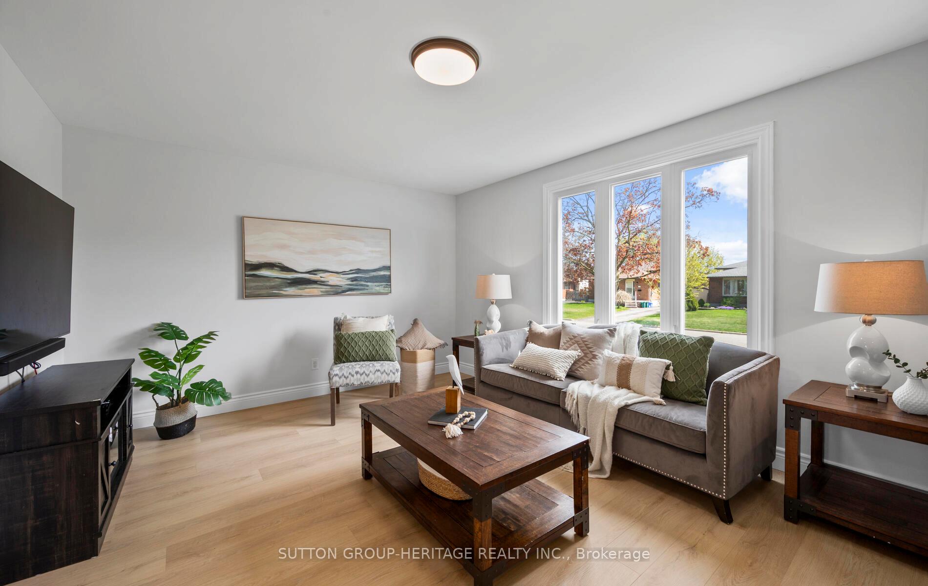 Photo 7 of 194 Seneca Avenue, Oshawa, Samac — HOMEH