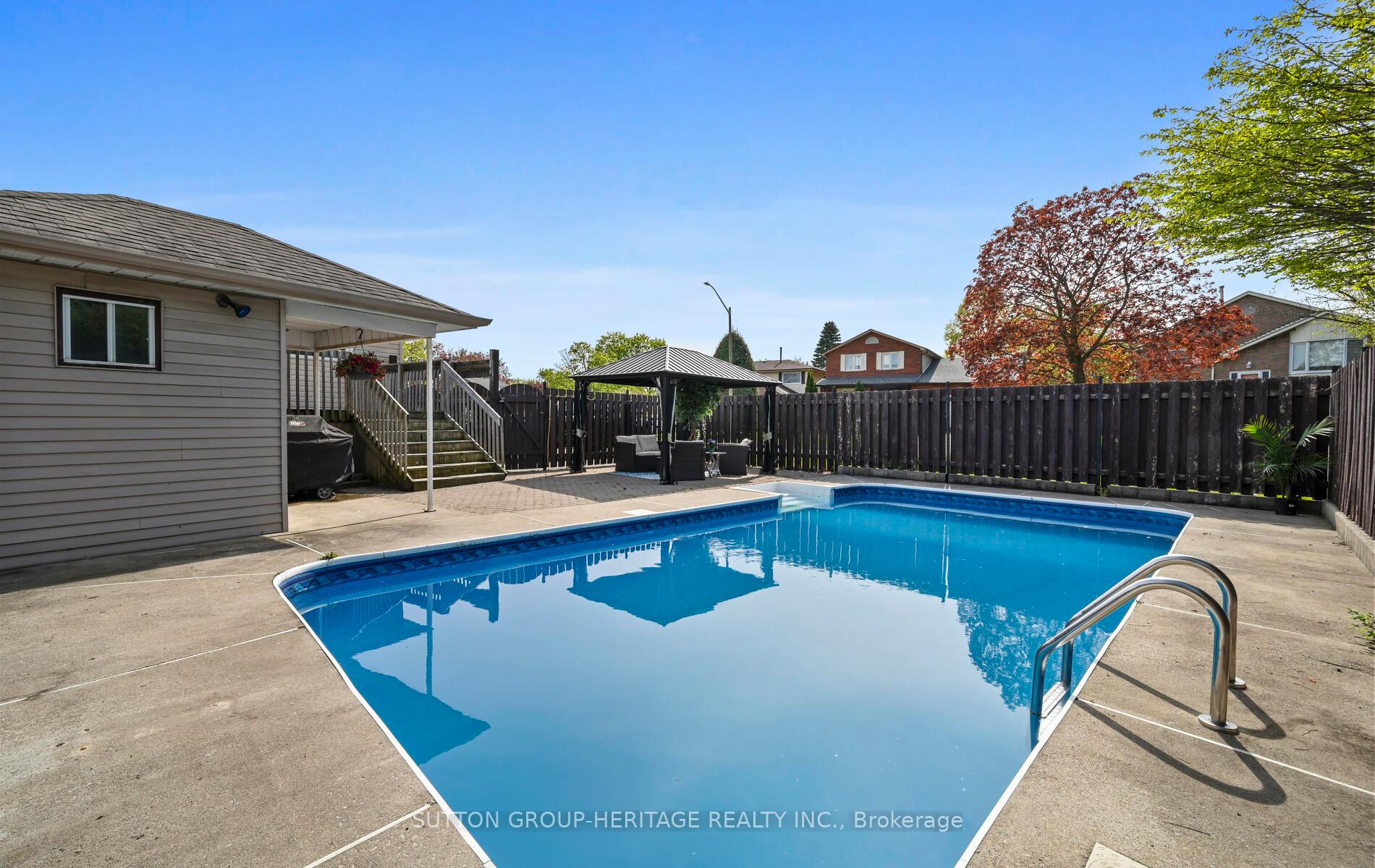Photo 24 of 194 Seneca Avenue, Oshawa, Samac — HOMEH