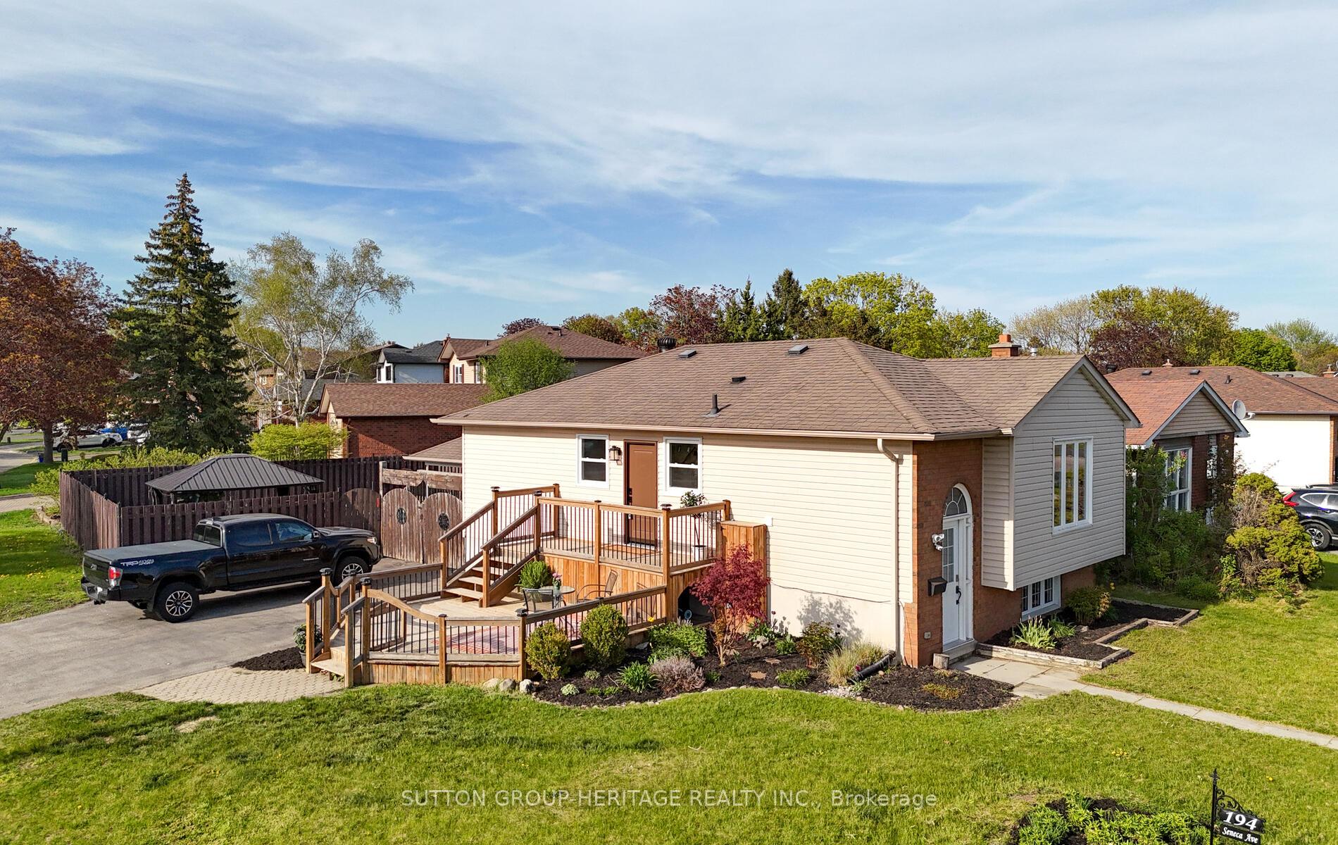 Photo 23 of 194 Seneca Avenue, Oshawa, Samac — HOMEH