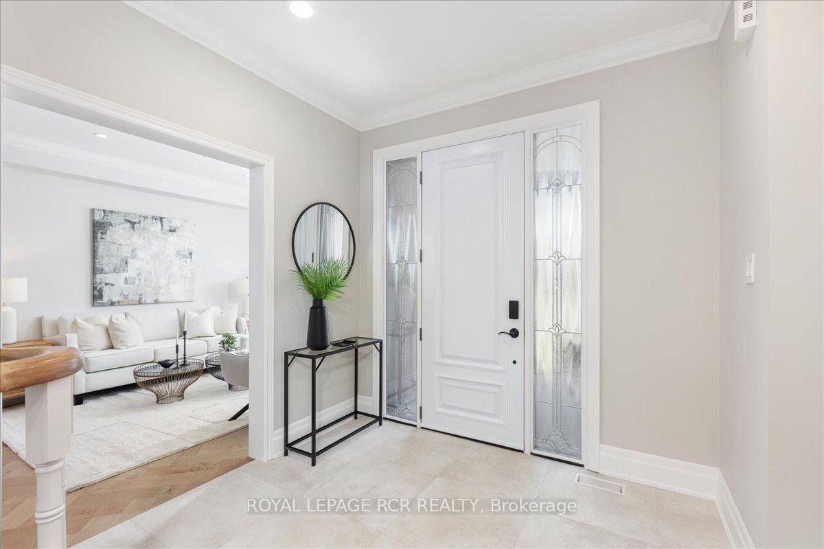 Photo 2 of 54 Benville Crescent, Aurora, Aurora Estates — HOMEH