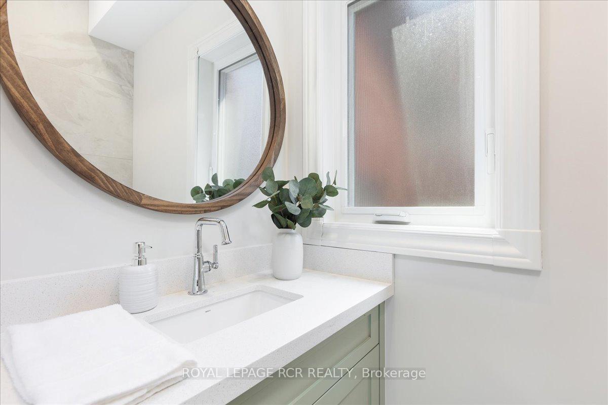 Photo 6 of 54 Benville Crescent, Aurora, Aurora Estates — HOMEH