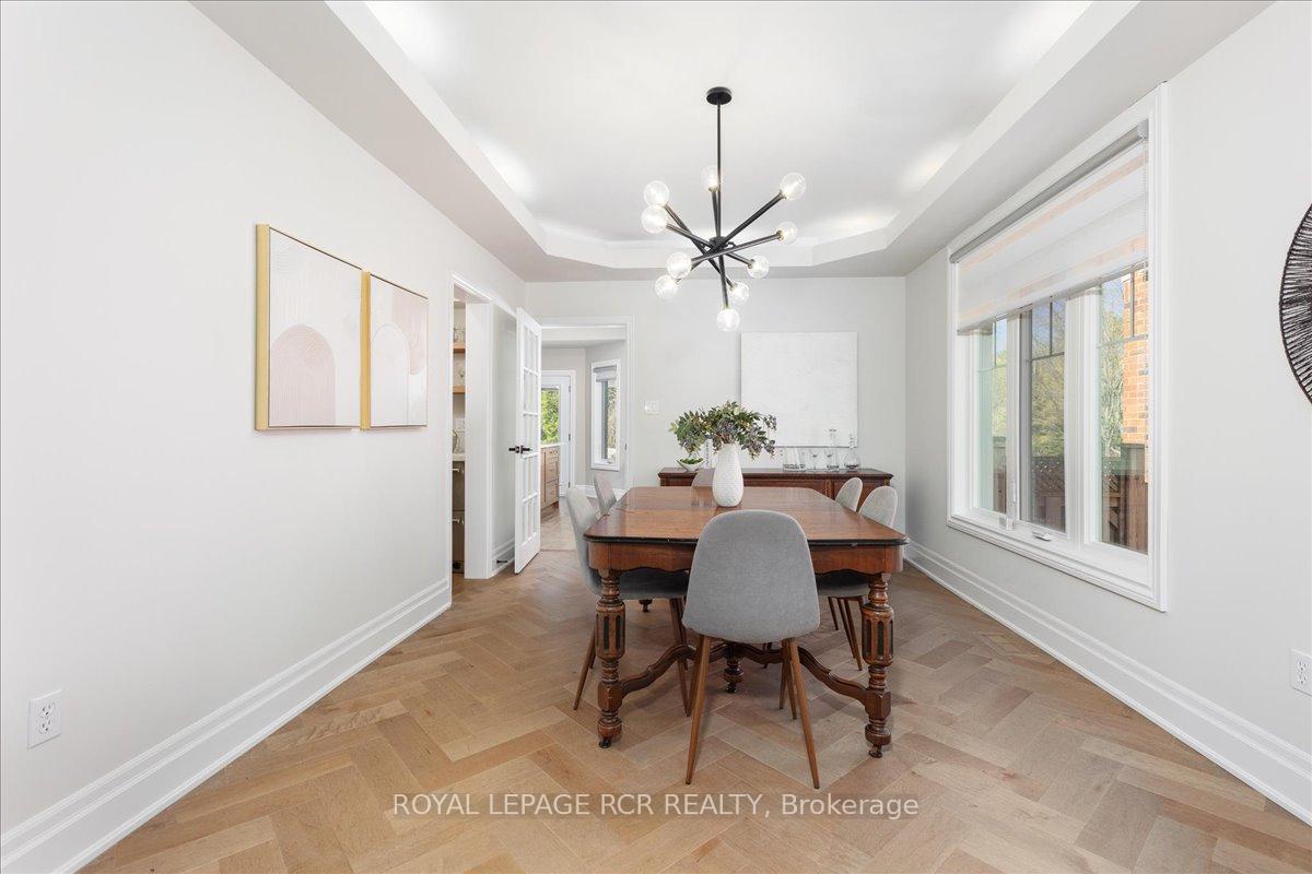 Photo 10 of 54 Benville Crescent, Aurora, Aurora Estates — HOMEH