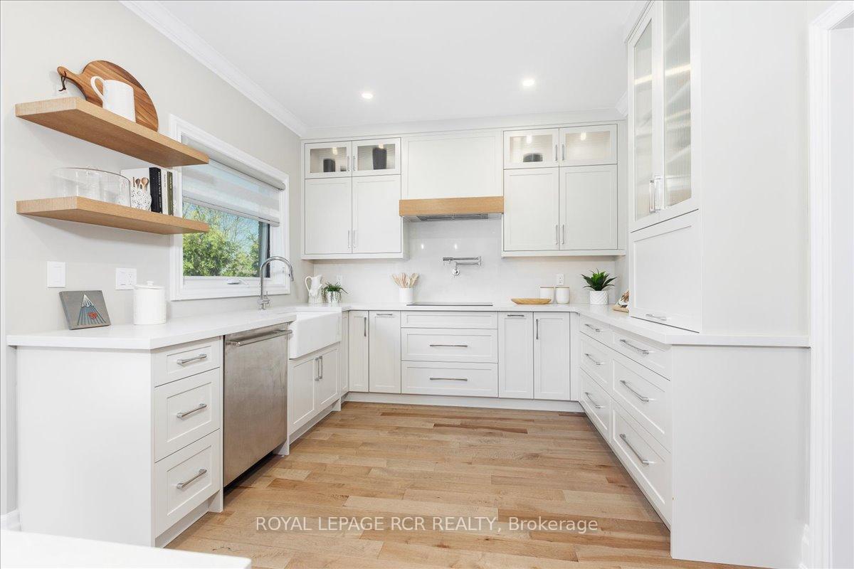Photo 9 of 54 Benville Crescent, Aurora, Aurora Estates — HOMEH