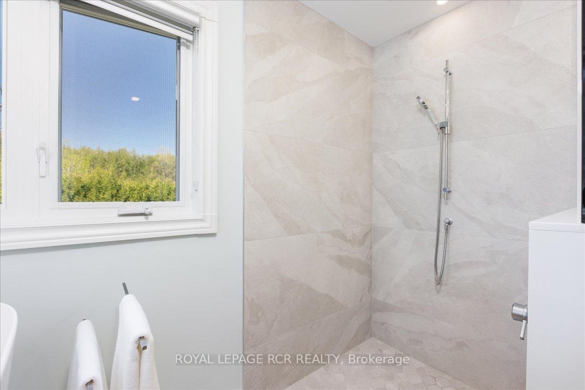 Photo 20 of 54 Benville Crescent, Aurora, Aurora Estates — HOMEH
