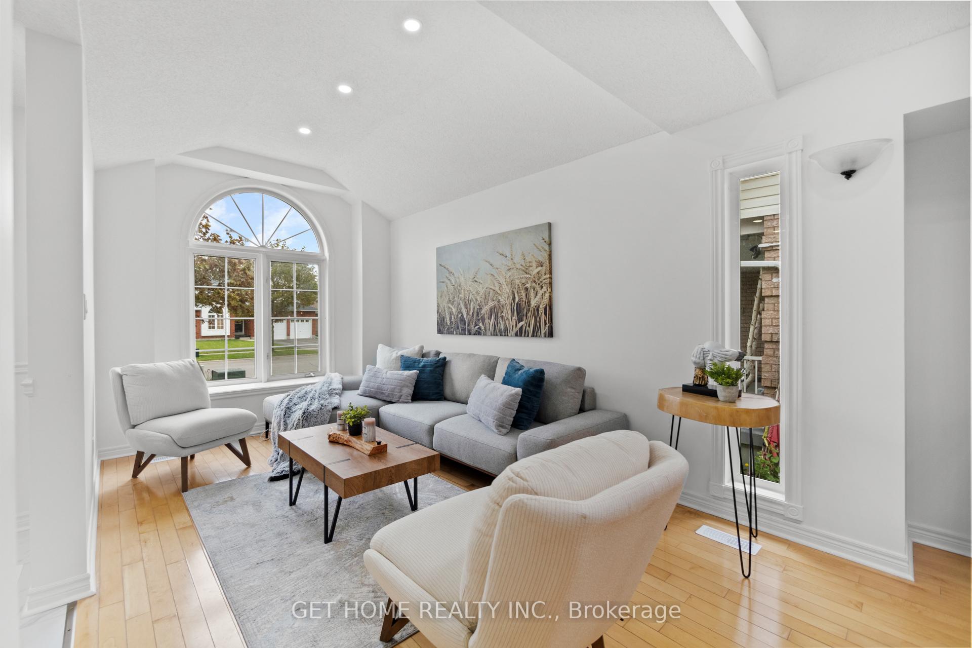 Photo 2 of 48 Niagara Drive, Oshawa, Samac — HOMEH