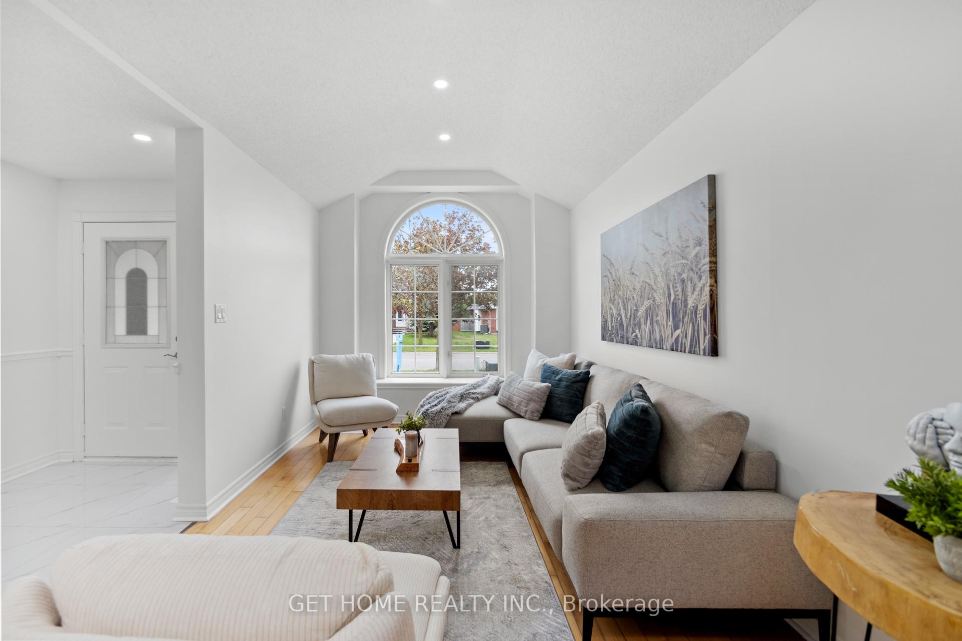 Photo 4 of 48 Niagara Drive, Oshawa, Samac — HOMEH