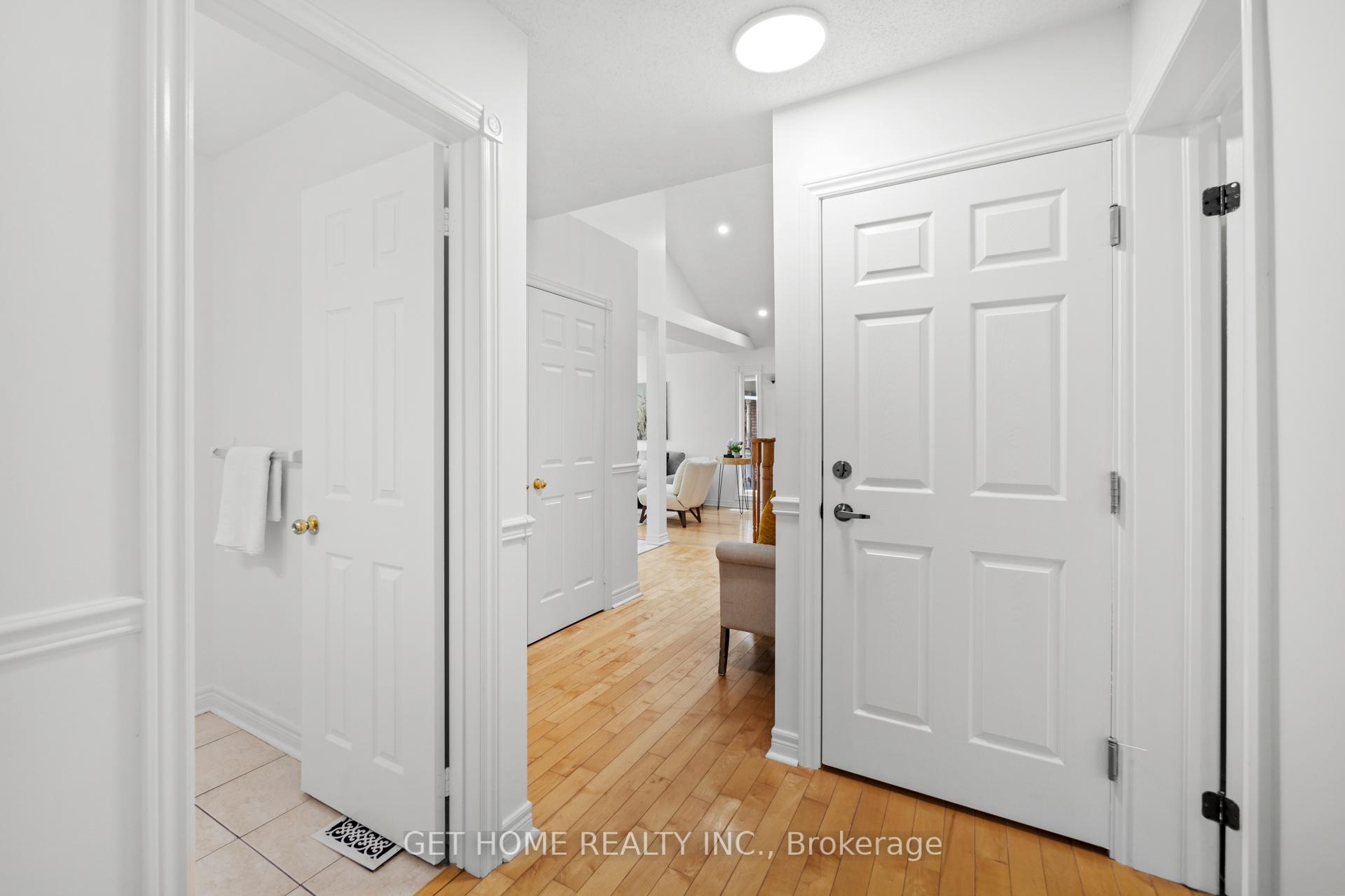 Photo 3 of 48 Niagara Drive, Oshawa, Samac — HOMEH