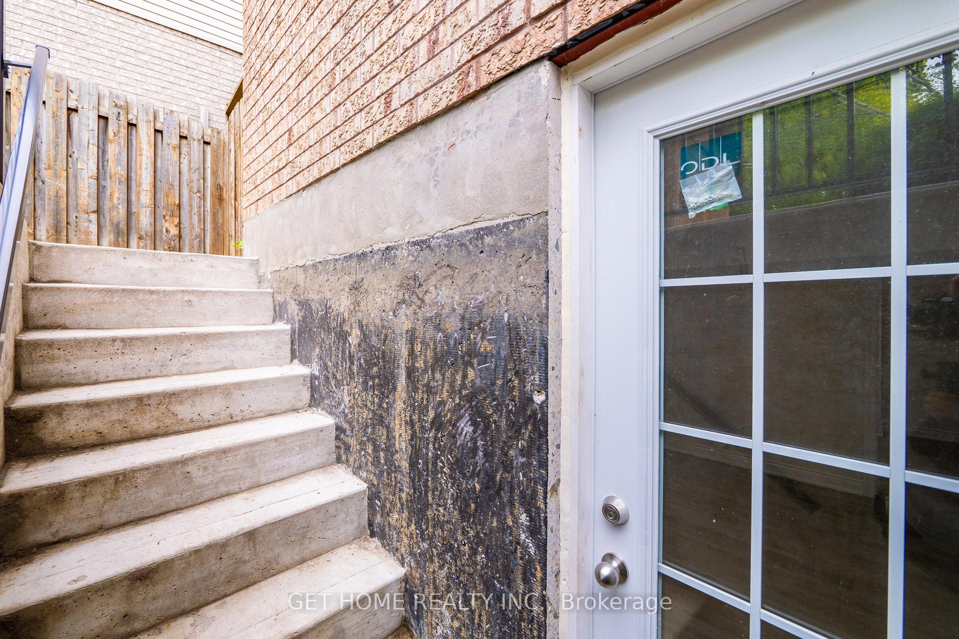 Photo 42 of 48 Niagara Drive, Oshawa, Samac — HOMEH