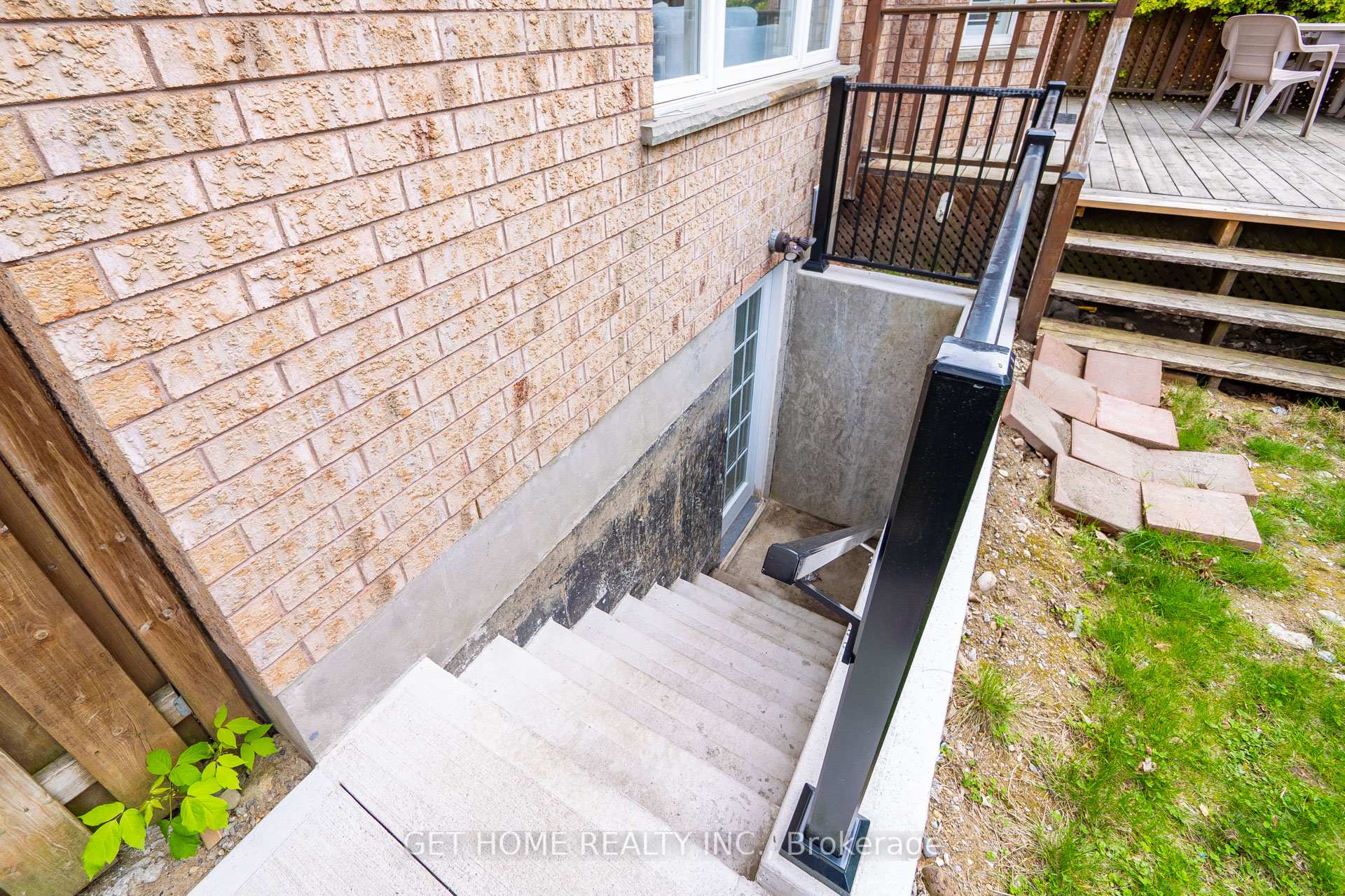 Photo 46 of 48 Niagara Drive, Oshawa, Samac — HOMEH