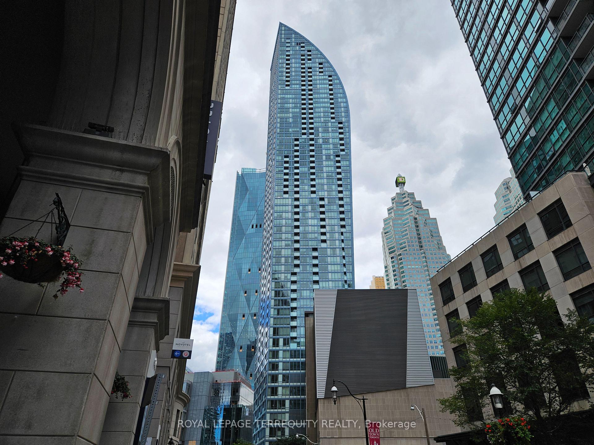 Photo 16 of Unit 1704, 8 The Esplanade, Toronto, Waterfront Communities — HOMEH