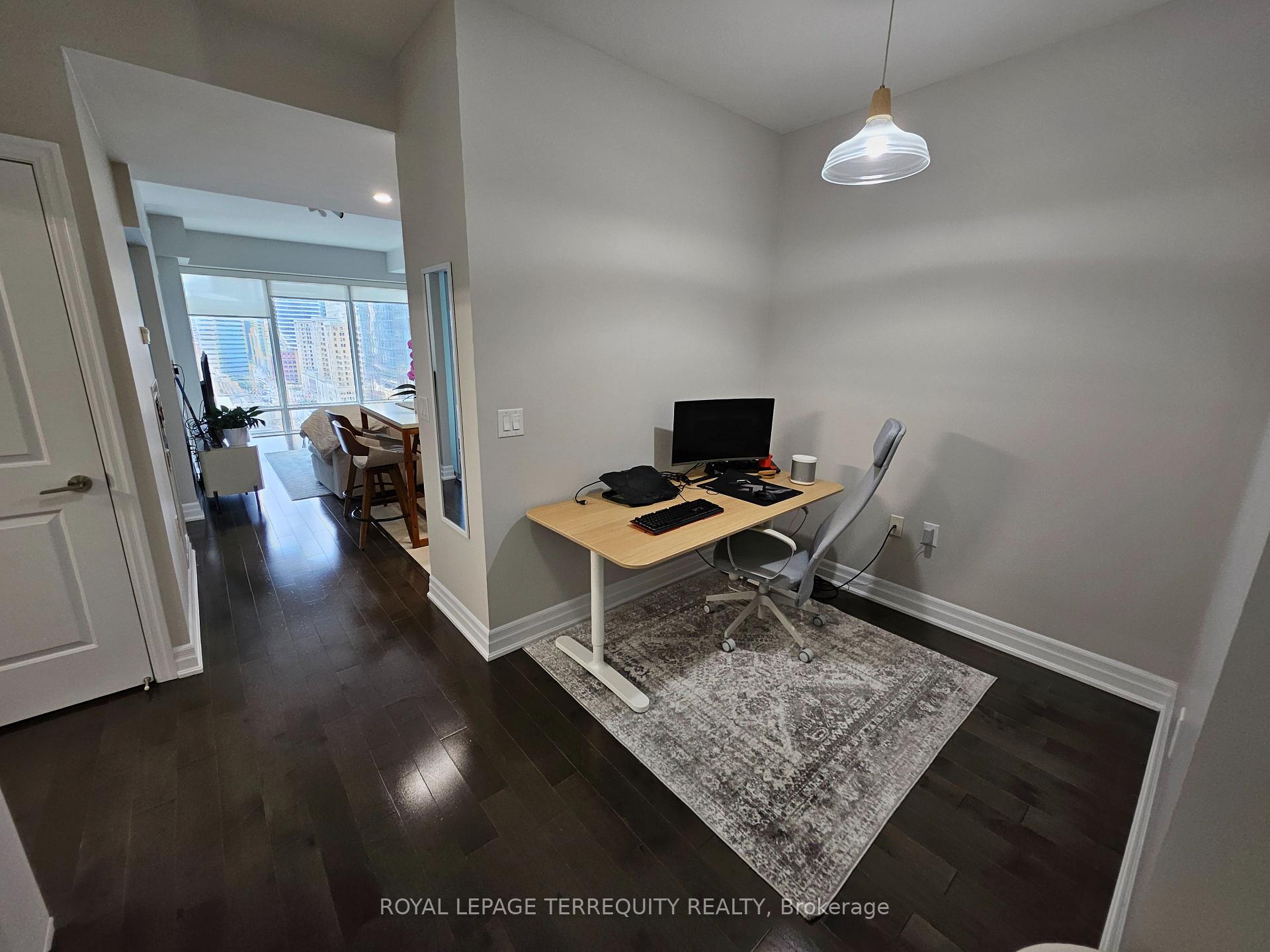 Photo 5 of Unit 1704, 8 The Esplanade, Toronto, Waterfront Communities — HOMEH
