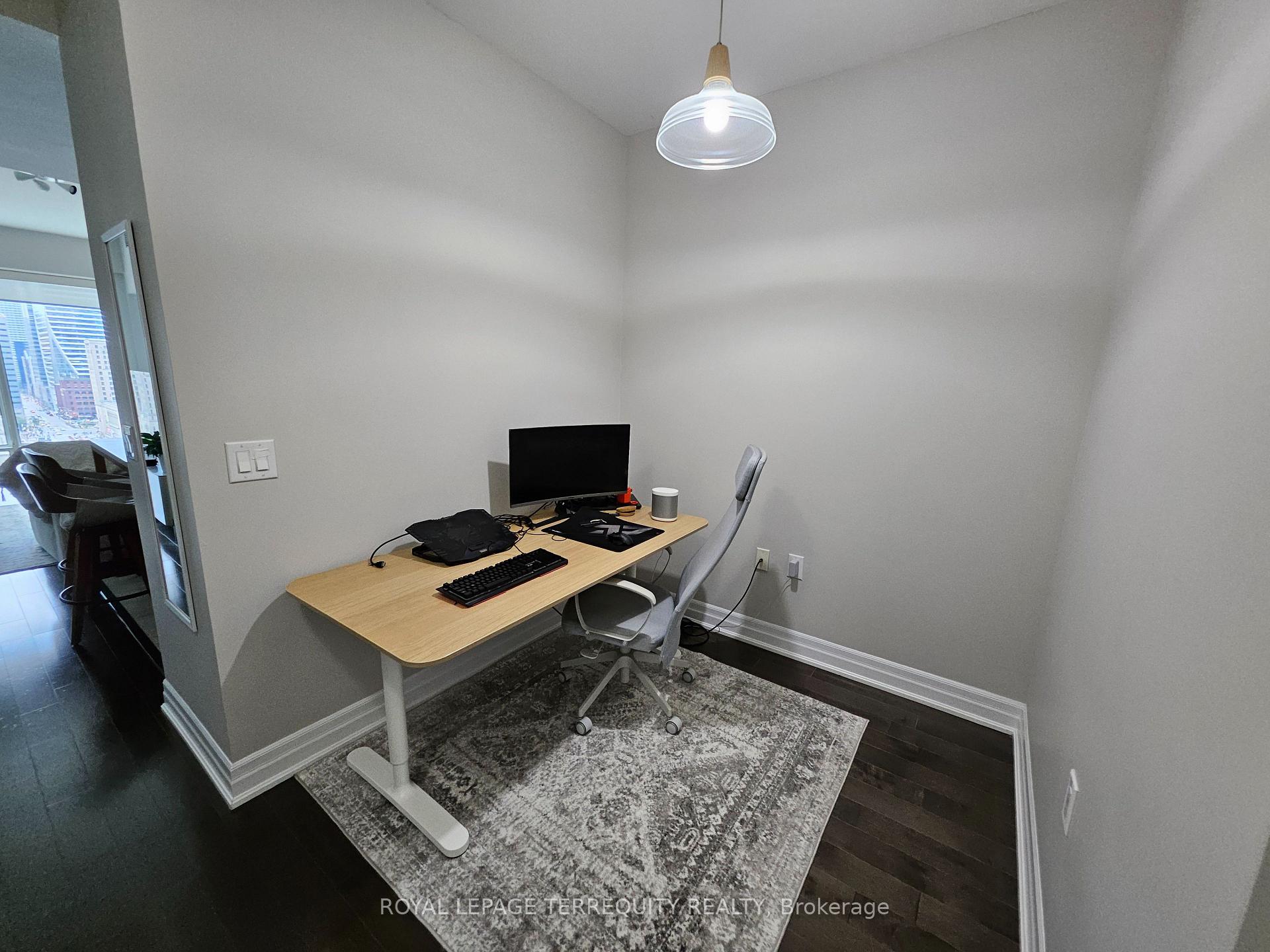 Photo 6 of Unit 1704, 8 The Esplanade, Toronto, Waterfront Communities — HOMEH