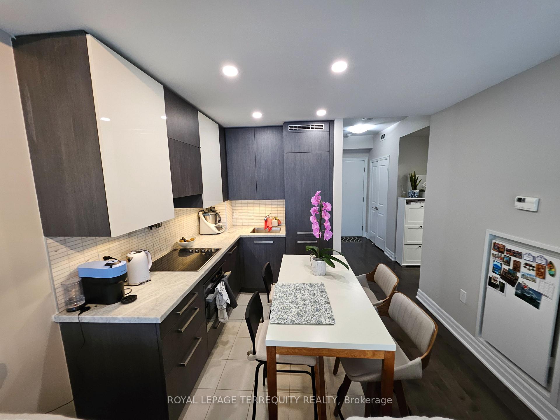 Photo 9 of Unit 1704, 8 The Esplanade, Toronto, Waterfront Communities — HOMEH