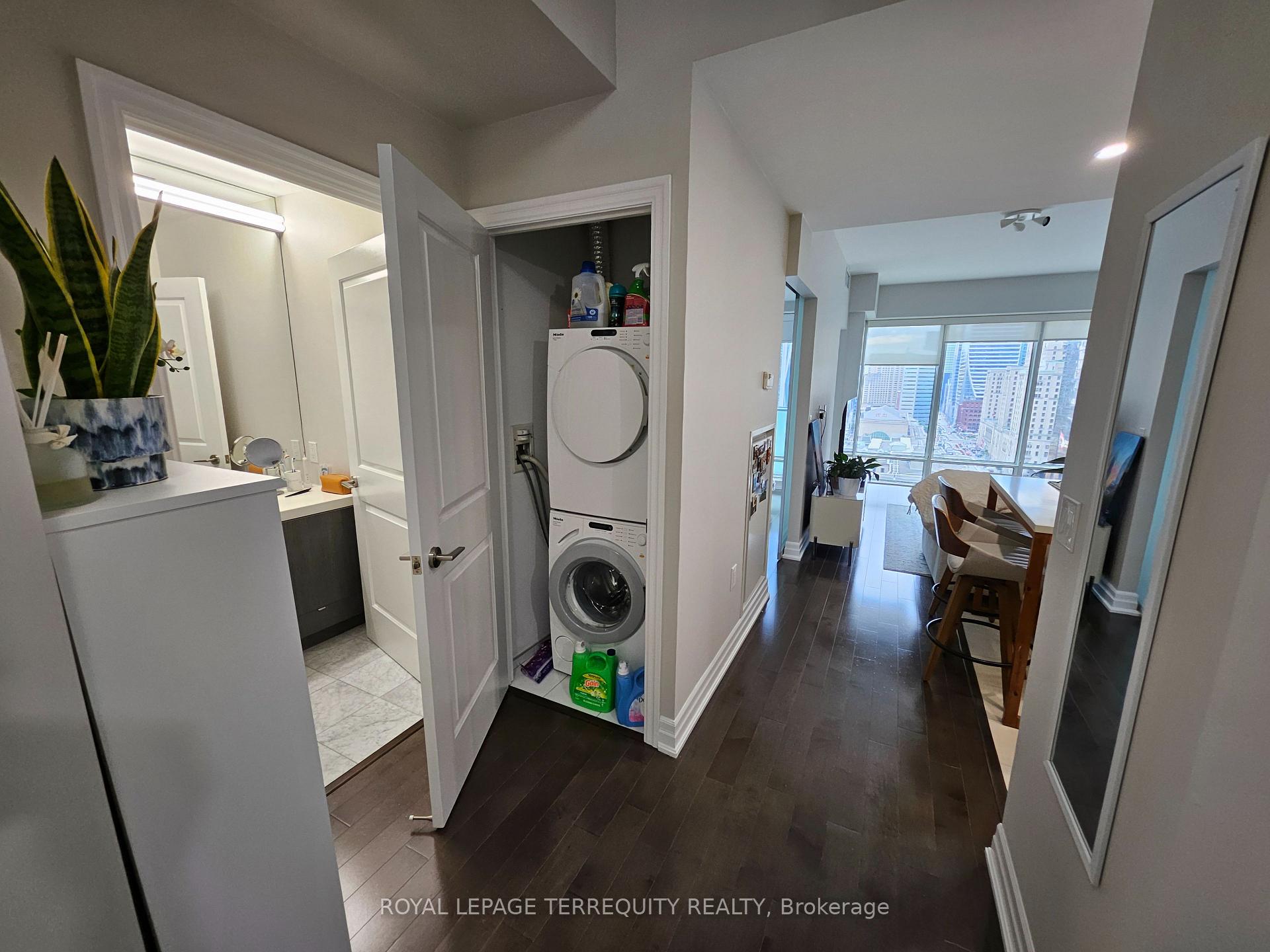 Photo 14 of Unit 1704, 8 The Esplanade, Toronto, Waterfront Communities — HOMEH