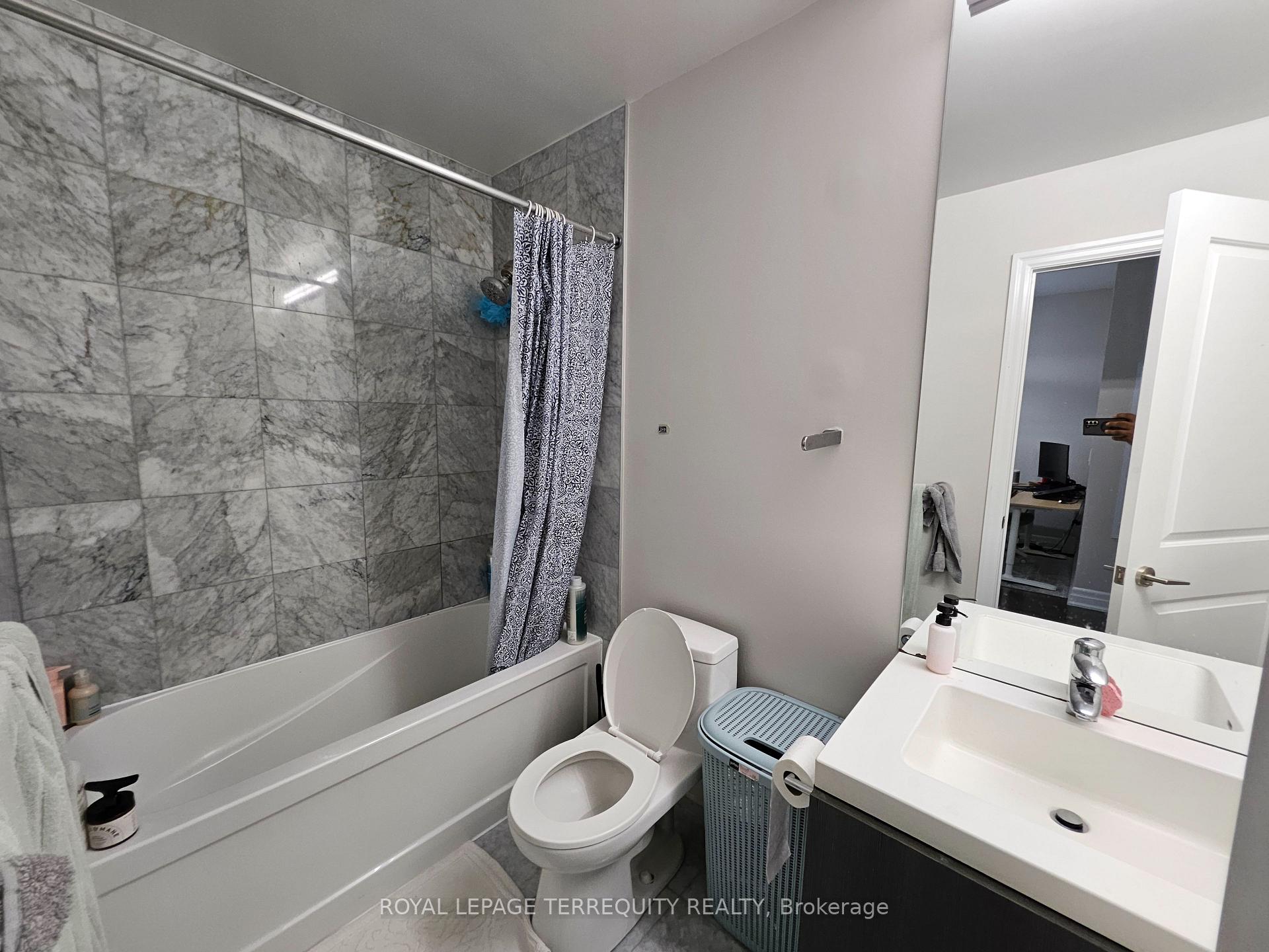 Photo 11 of Unit 1704, 8 The Esplanade, Toronto, Waterfront Communities — HOMEH