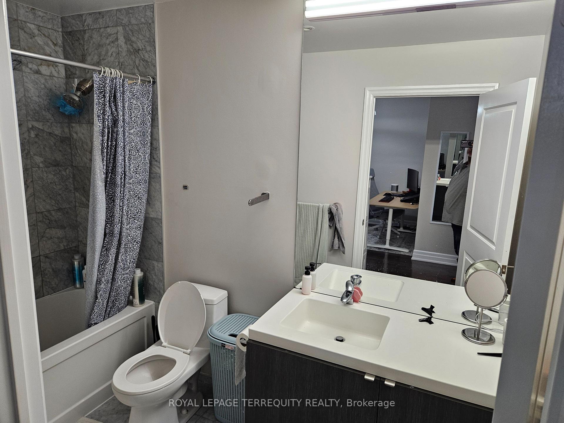 Photo 19 of Unit 1704, 8 The Esplanade, Toronto, Waterfront Communities — HOMEH
