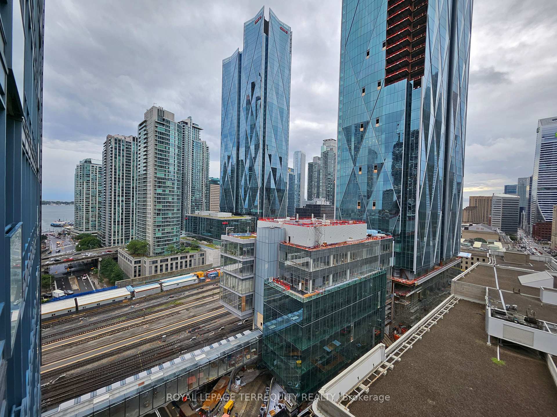 Photo 30 of Unit 1704, 8 The Esplanade, Toronto, Waterfront Communities — HOMEH
