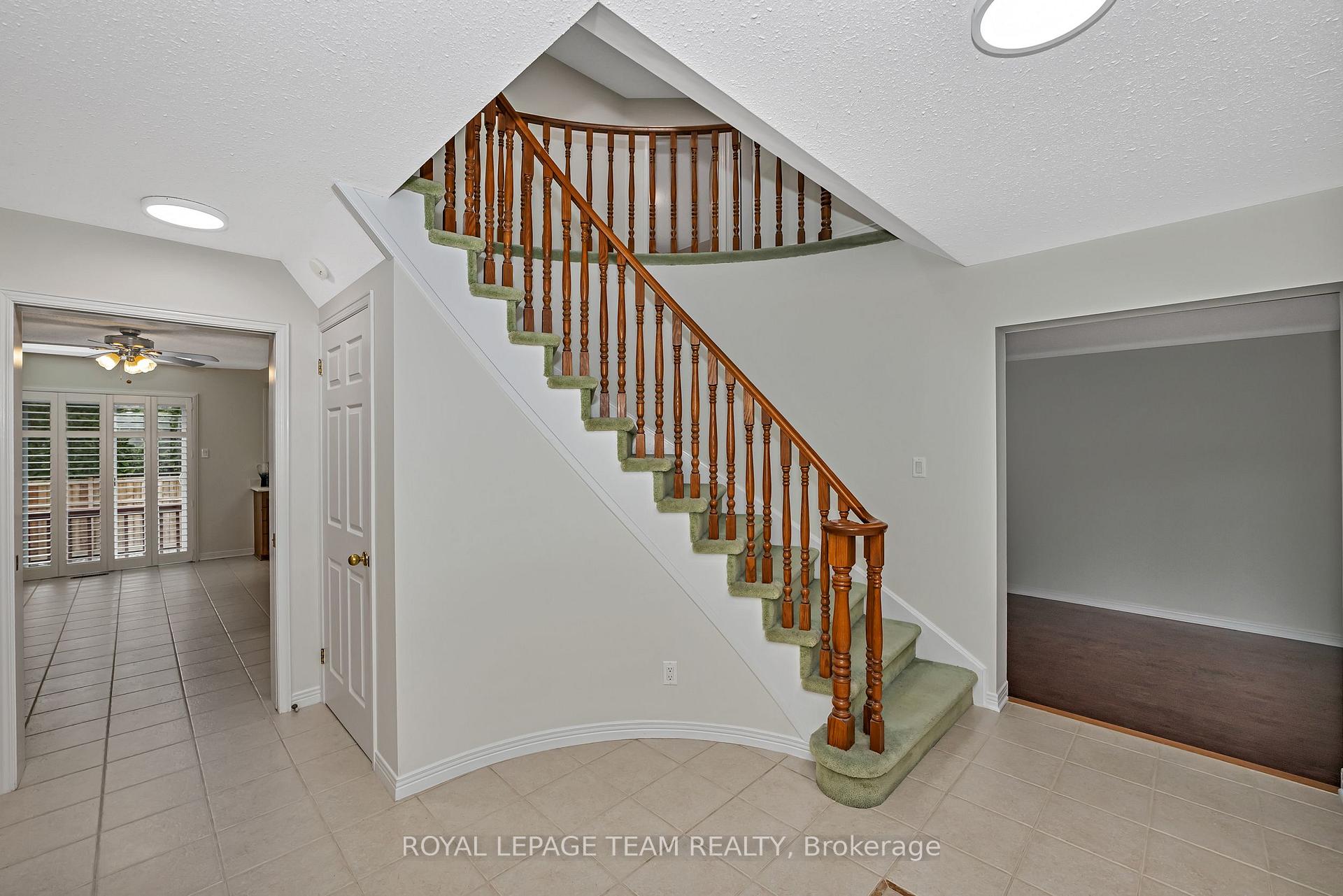 Photo 6 of 9 Red Oaks Trail, Ottawa, Stittsville (Central) — HOMEH