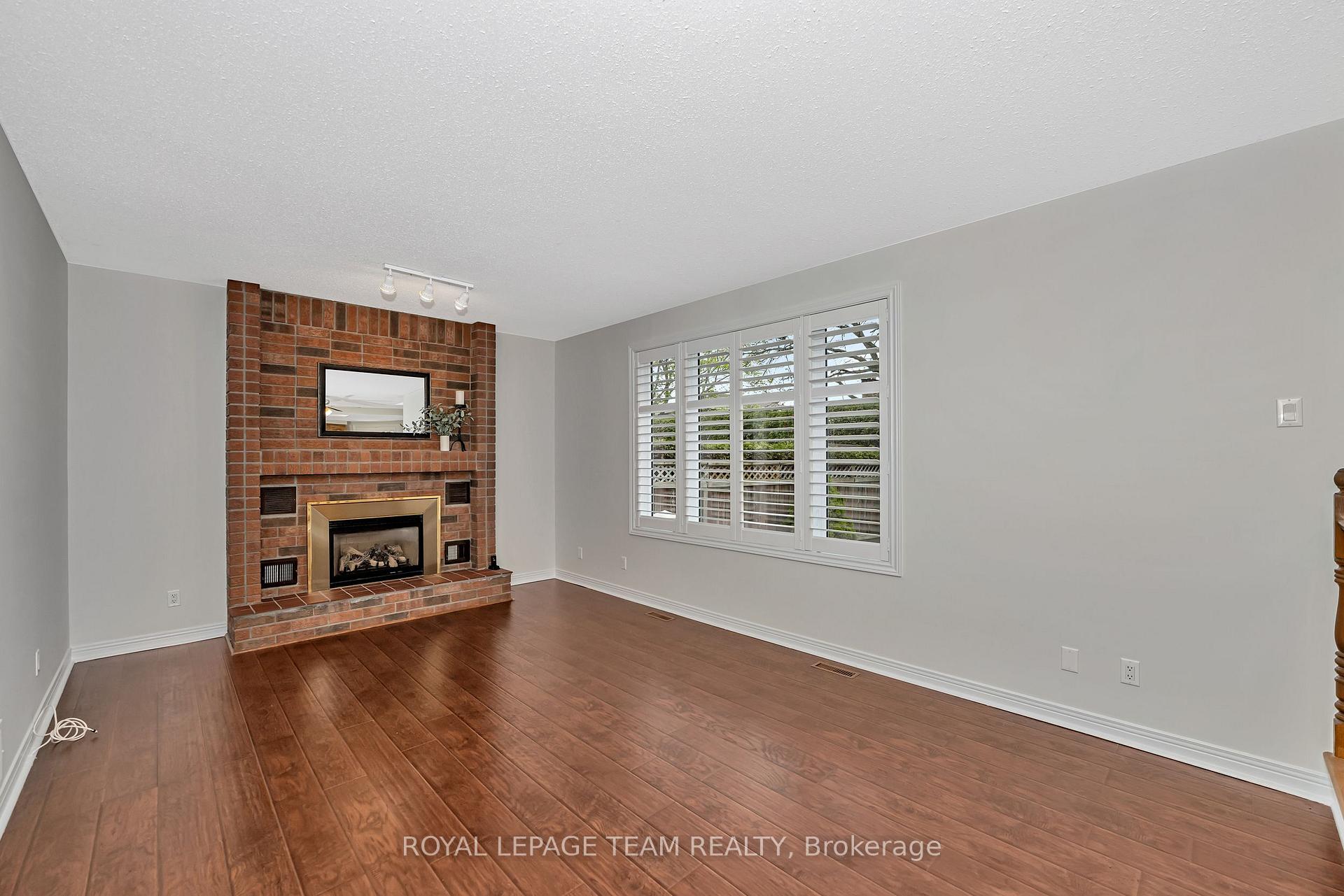 Photo 12 of 9 Red Oaks Trail, Ottawa, Stittsville (Central) — HOMEH