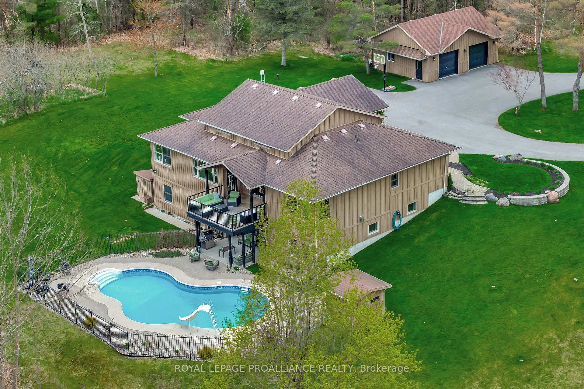 Photo 5 of 8857 Racetrack Road, Hamilton Township, Rural Hamilton — HOMEH