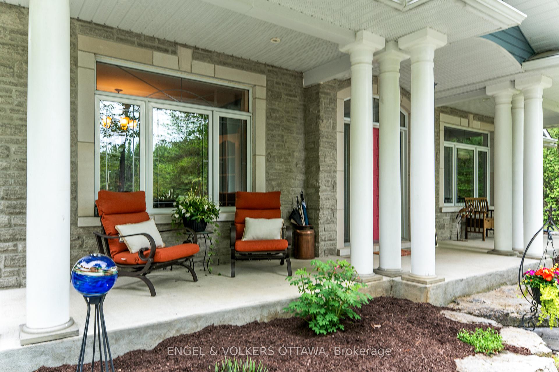 Photo 4 of 5 Carlisle Circle, Ottawa, Remainder of Stittsville & Area — HOMEH