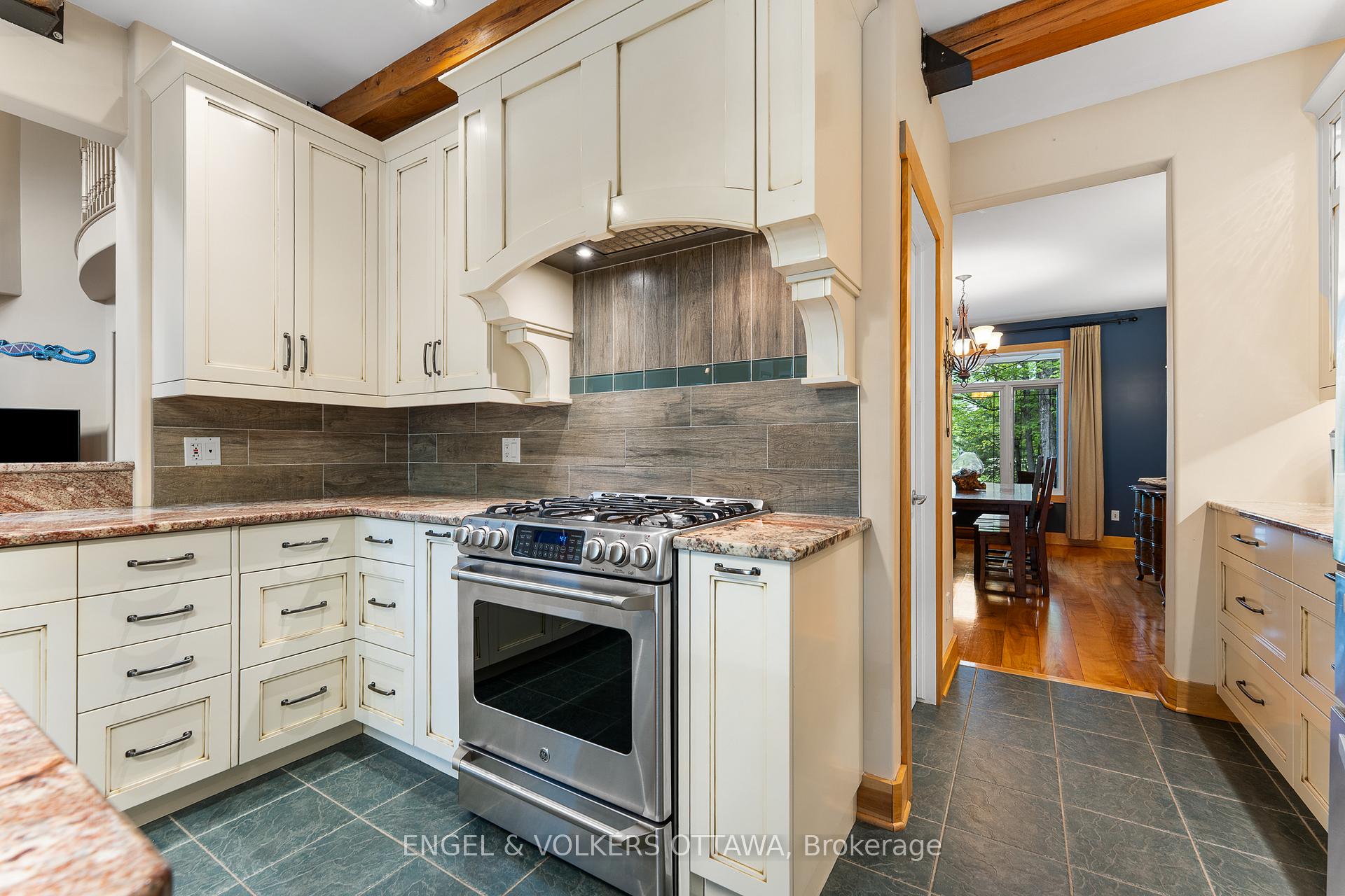 Photo 10 of 5 Carlisle Circle, Ottawa, Remainder of Stittsville & Area — HOMEH