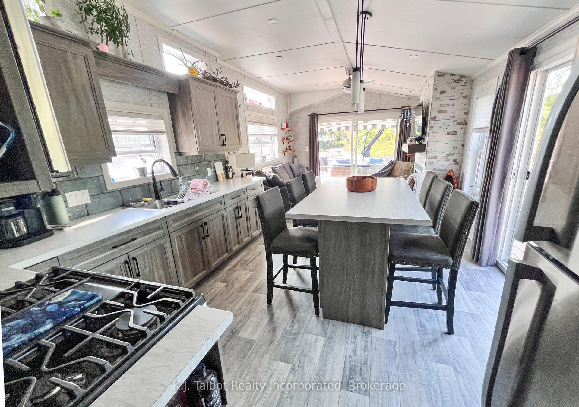 Photo 10 of 100 North Harbour Road W, Goderich, Goderich Town — HOMEH