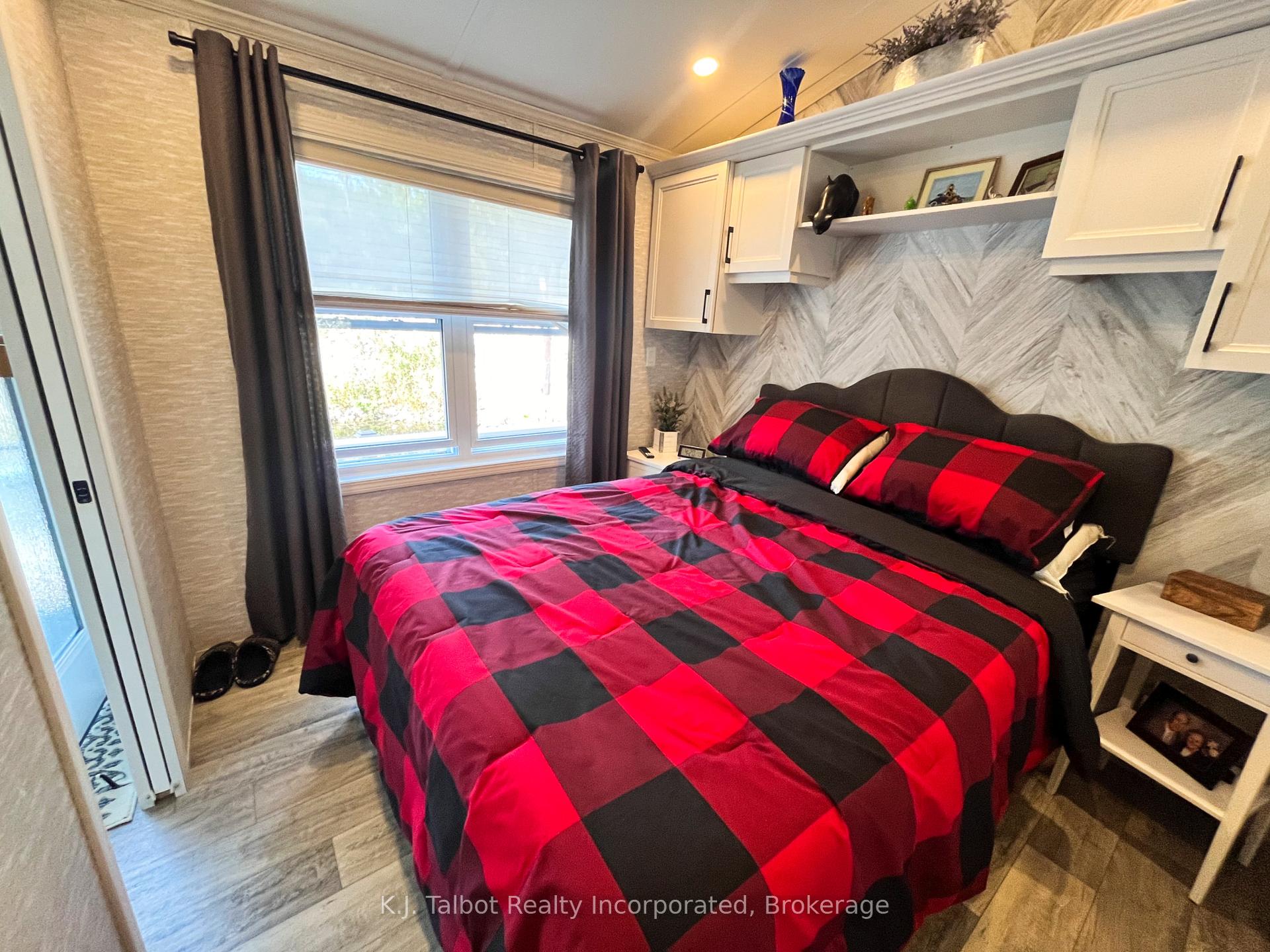 Photo 23 of 100 North Harbour Road W, Goderich, Goderich Town — HOMEH
