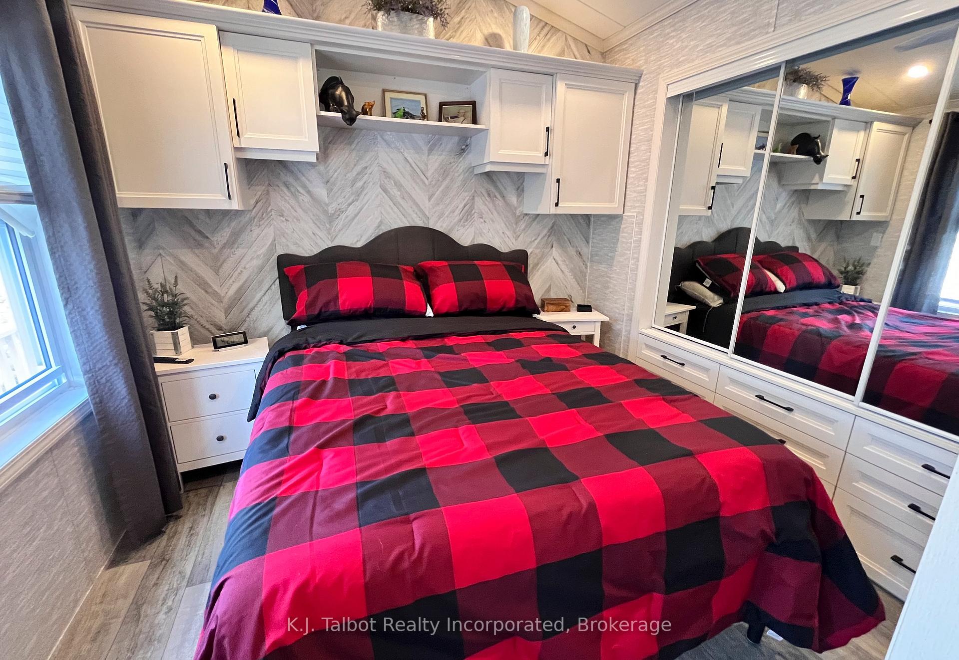 Photo 22 of 100 North Harbour Road W, Goderich, Goderich Town — HOMEH