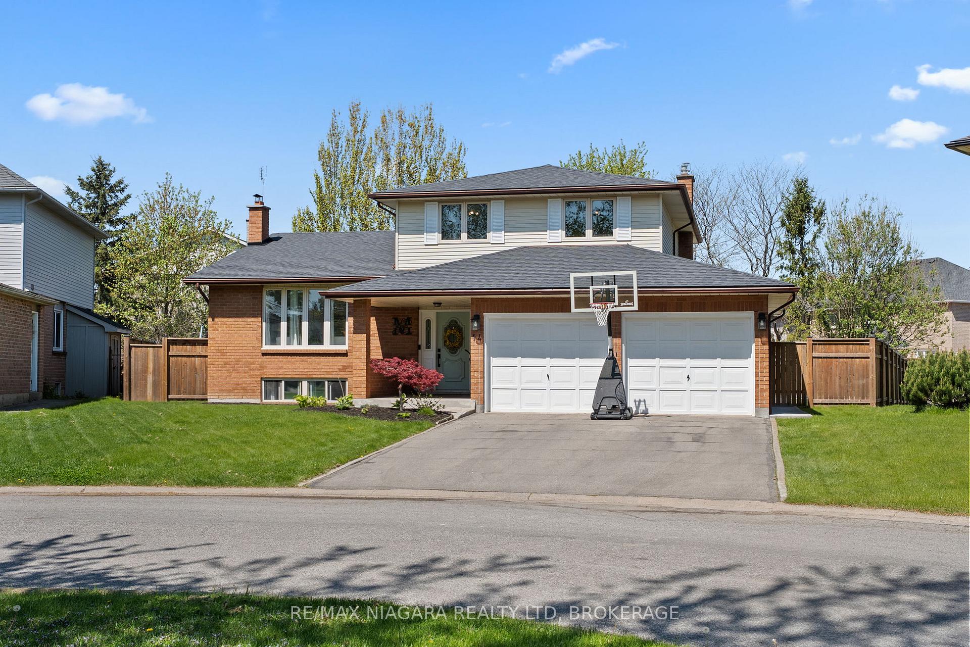 Photo 1 of 14 Walters Court, St. Catharines, Grapeview — HOMEH