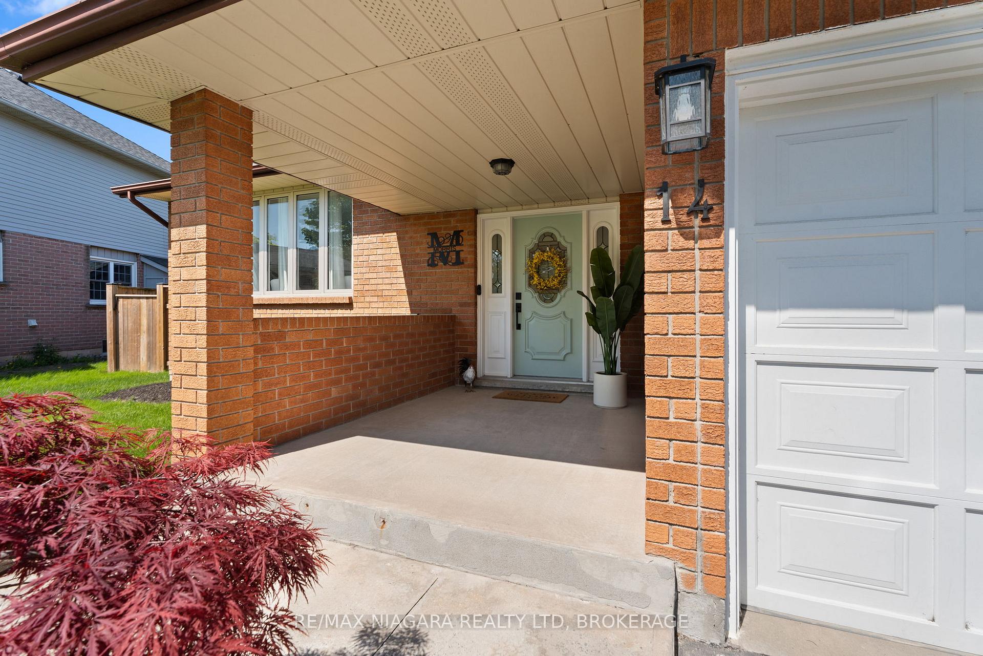 Photo 2 of 14 Walters Court, St. Catharines, Grapeview — HOMEH