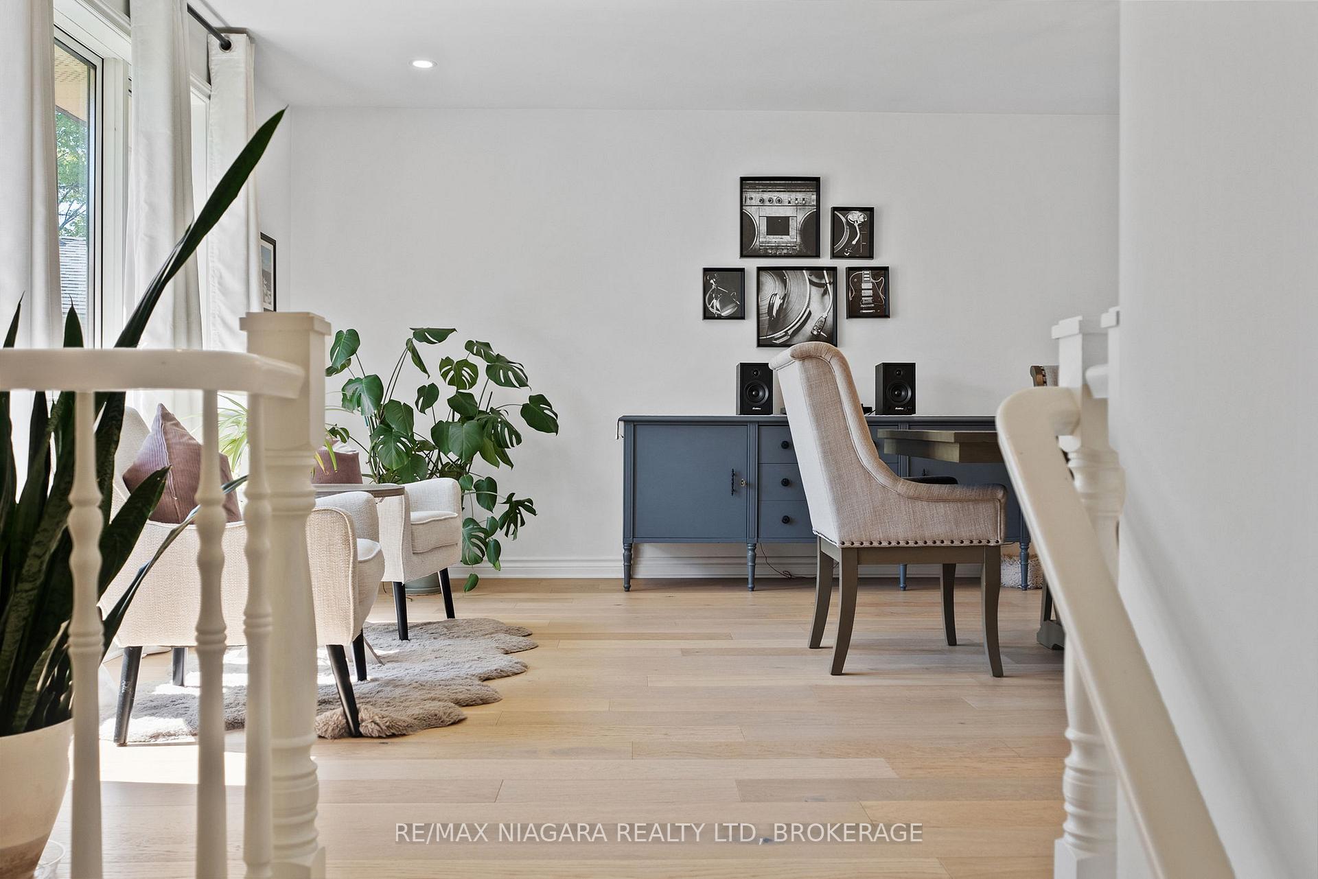 Photo 3 of 14 Walters Court, St. Catharines, Grapeview — HOMEH