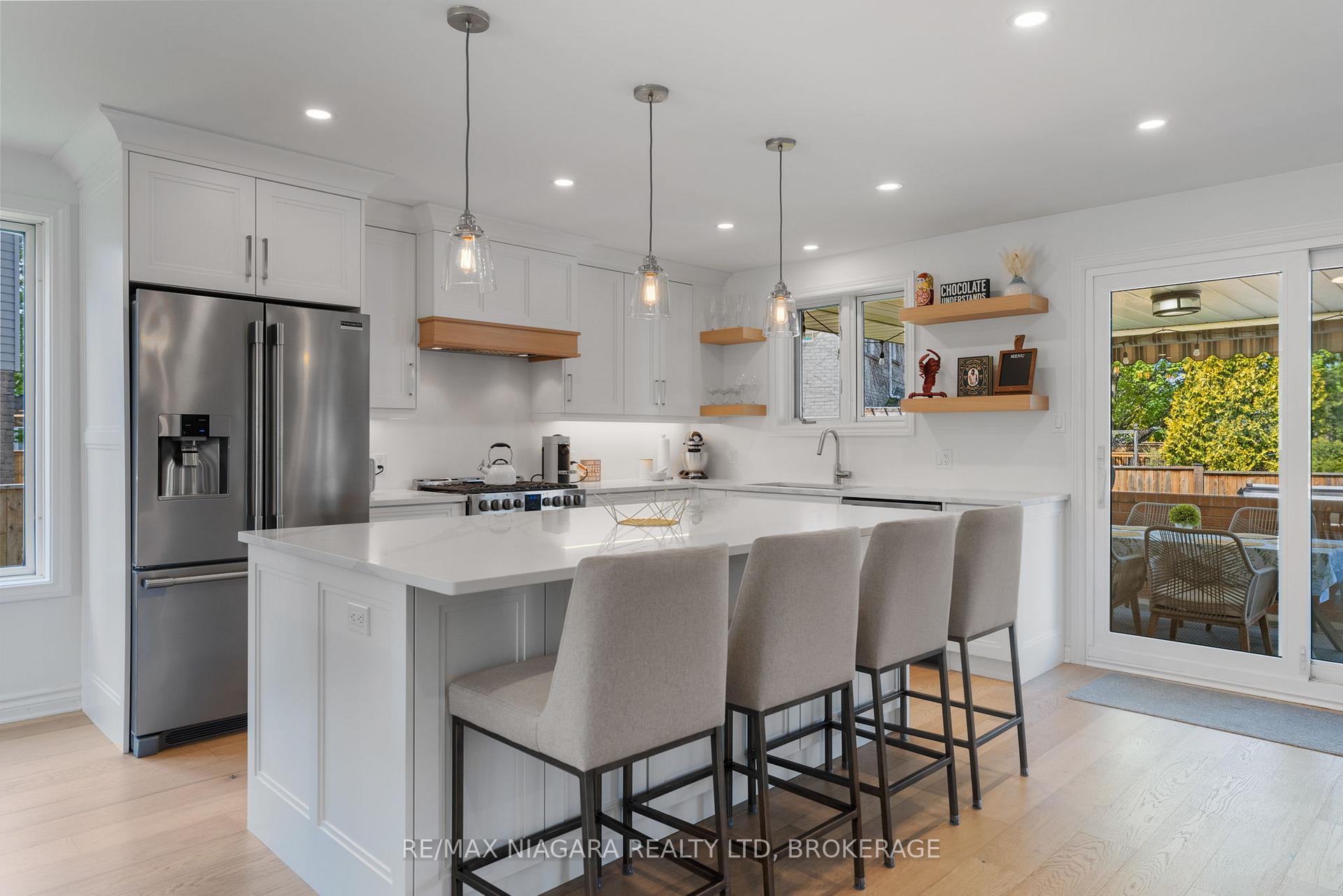Photo 8 of 14 Walters Court, St. Catharines, Grapeview — HOMEH