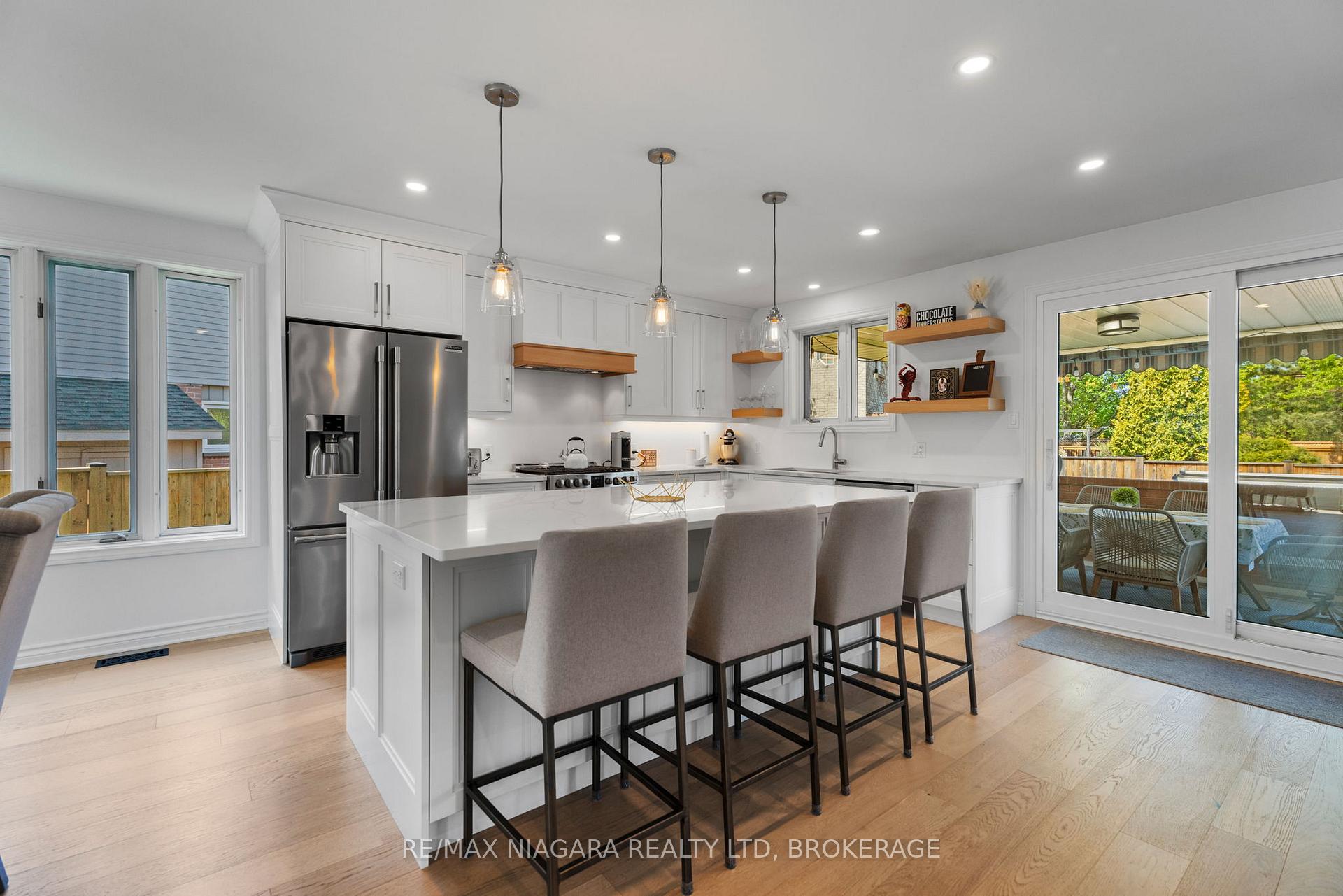 Photo 5 of 14 Walters Court, St. Catharines, Grapeview — HOMEH