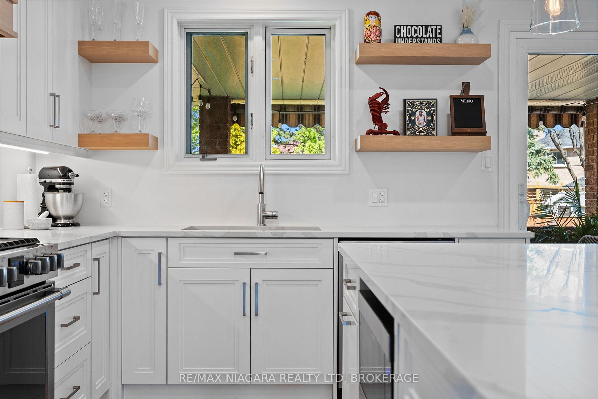 Photo 6 of 14 Walters Court, St. Catharines, Grapeview — HOMEH