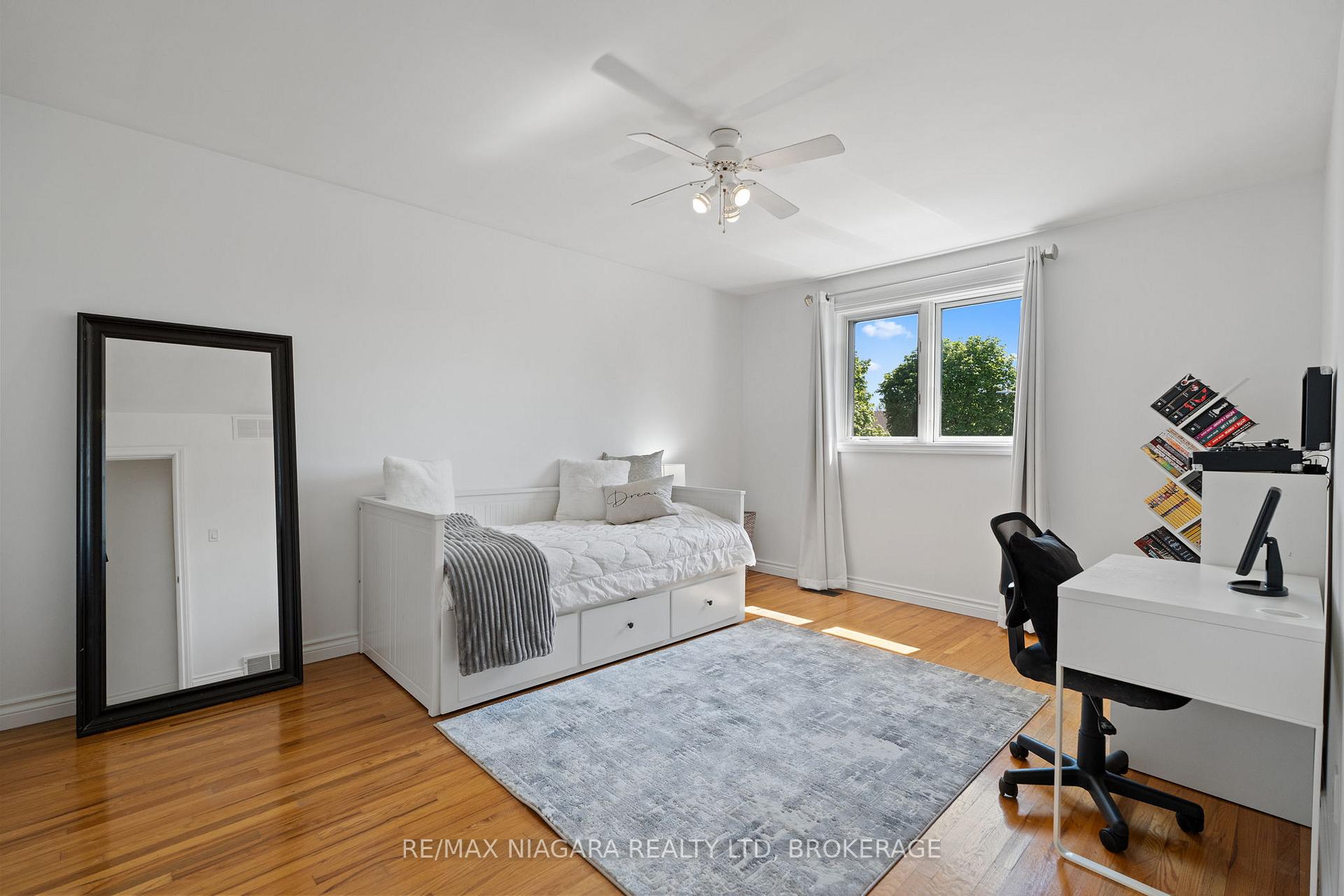Photo 20 of 14 Walters Court, St. Catharines, Grapeview — HOMEH