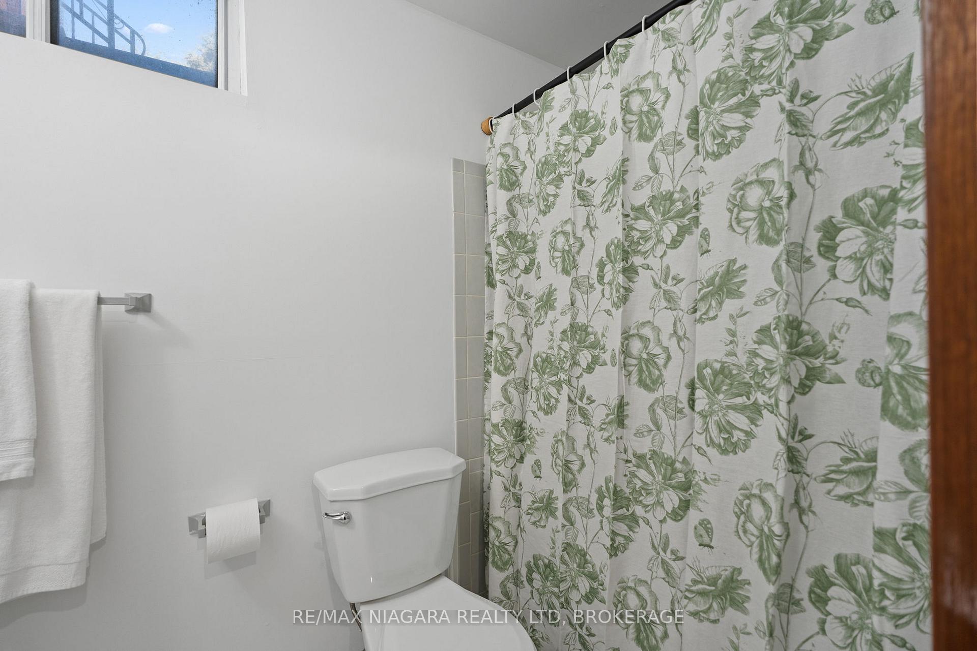 Photo 37 of 14 Walters Court, St. Catharines, Grapeview — HOMEH
