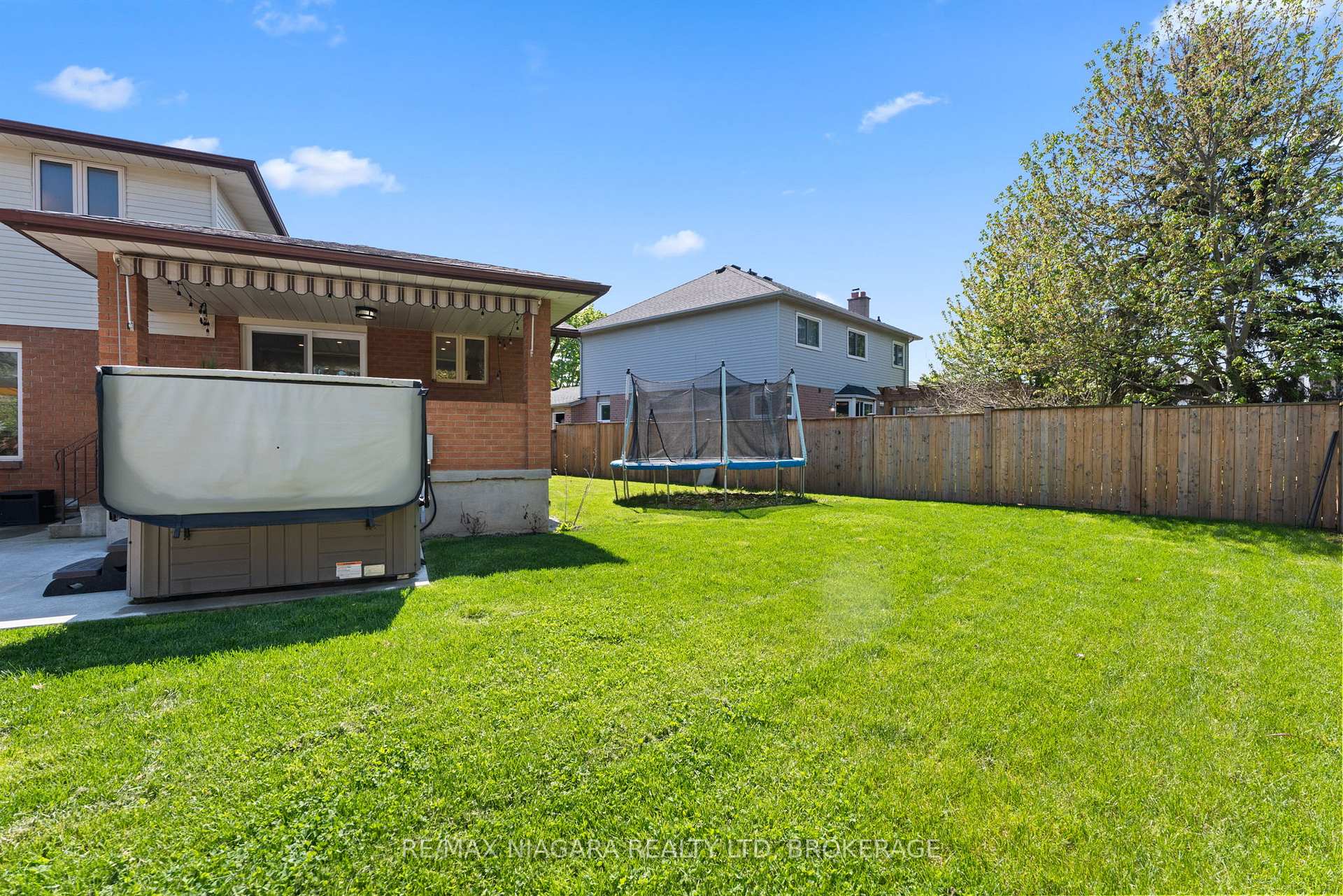 Photo 46 of 14 Walters Court, St. Catharines, Grapeview — HOMEH