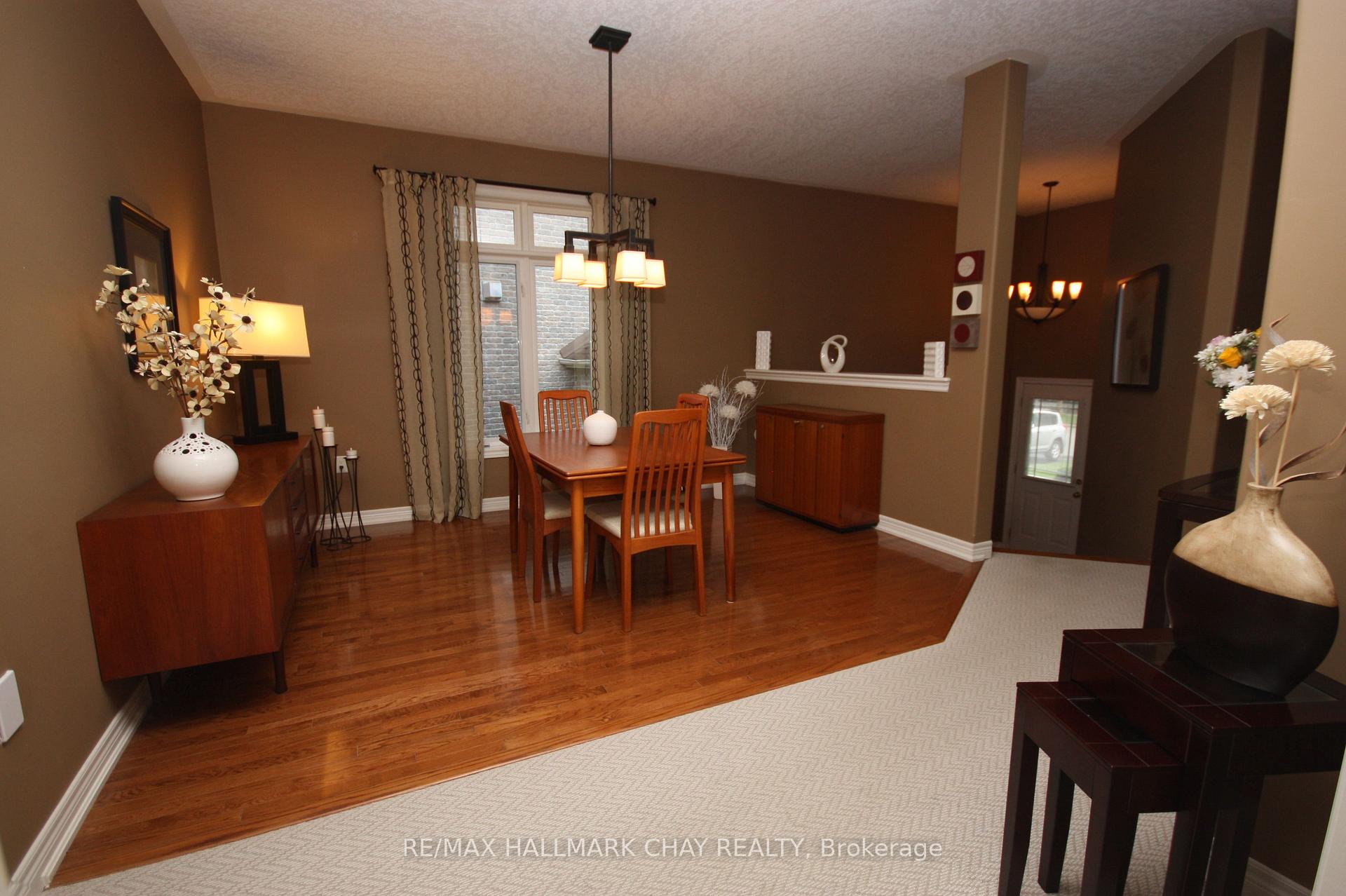 Photo 10 of 71 Cumming Drive, Barrie, Ardagh — HOMEH