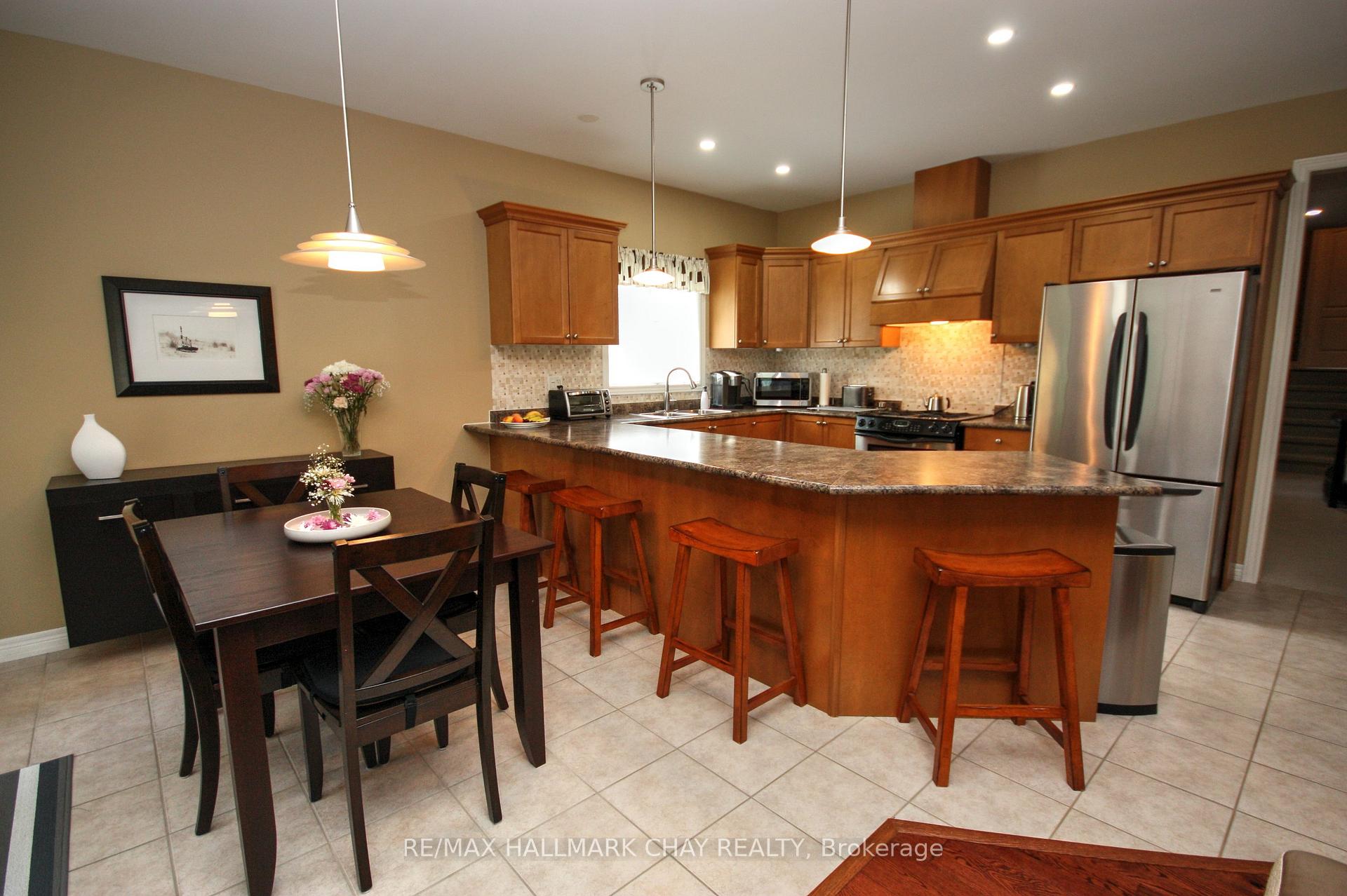 Photo 7 of 71 Cumming Drive, Barrie, Ardagh — HOMEH