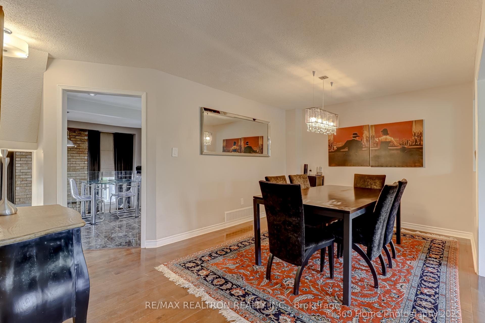 Photo 2 of 252 Charlton Avenue, Vaughan, Brownridge — HOMEH