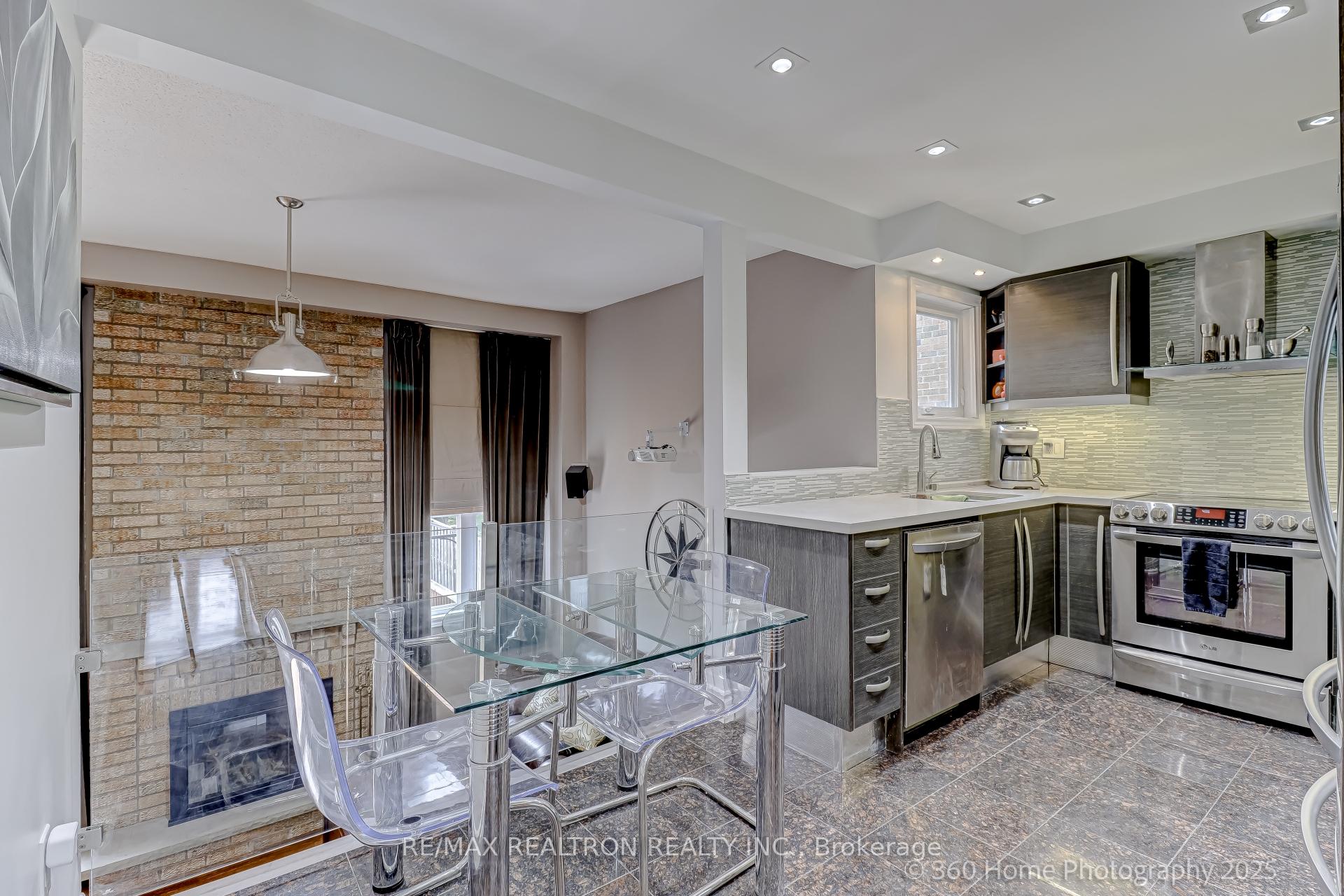 Photo 19 of 252 Charlton Avenue, Vaughan, Brownridge — HOMEH
