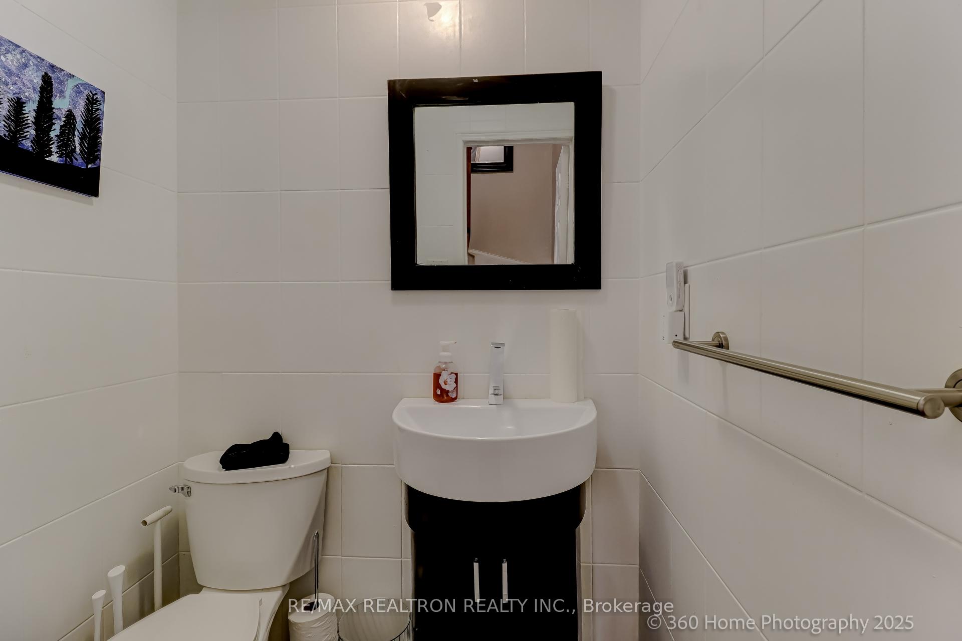 Photo 4 of 252 Charlton Avenue, Vaughan, Brownridge — HOMEH