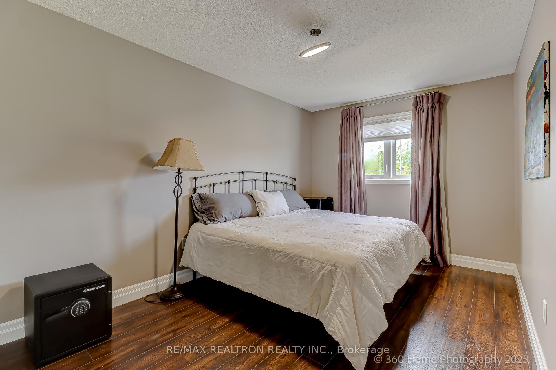Photo 7 of 252 Charlton Avenue, Vaughan, Brownridge — HOMEH