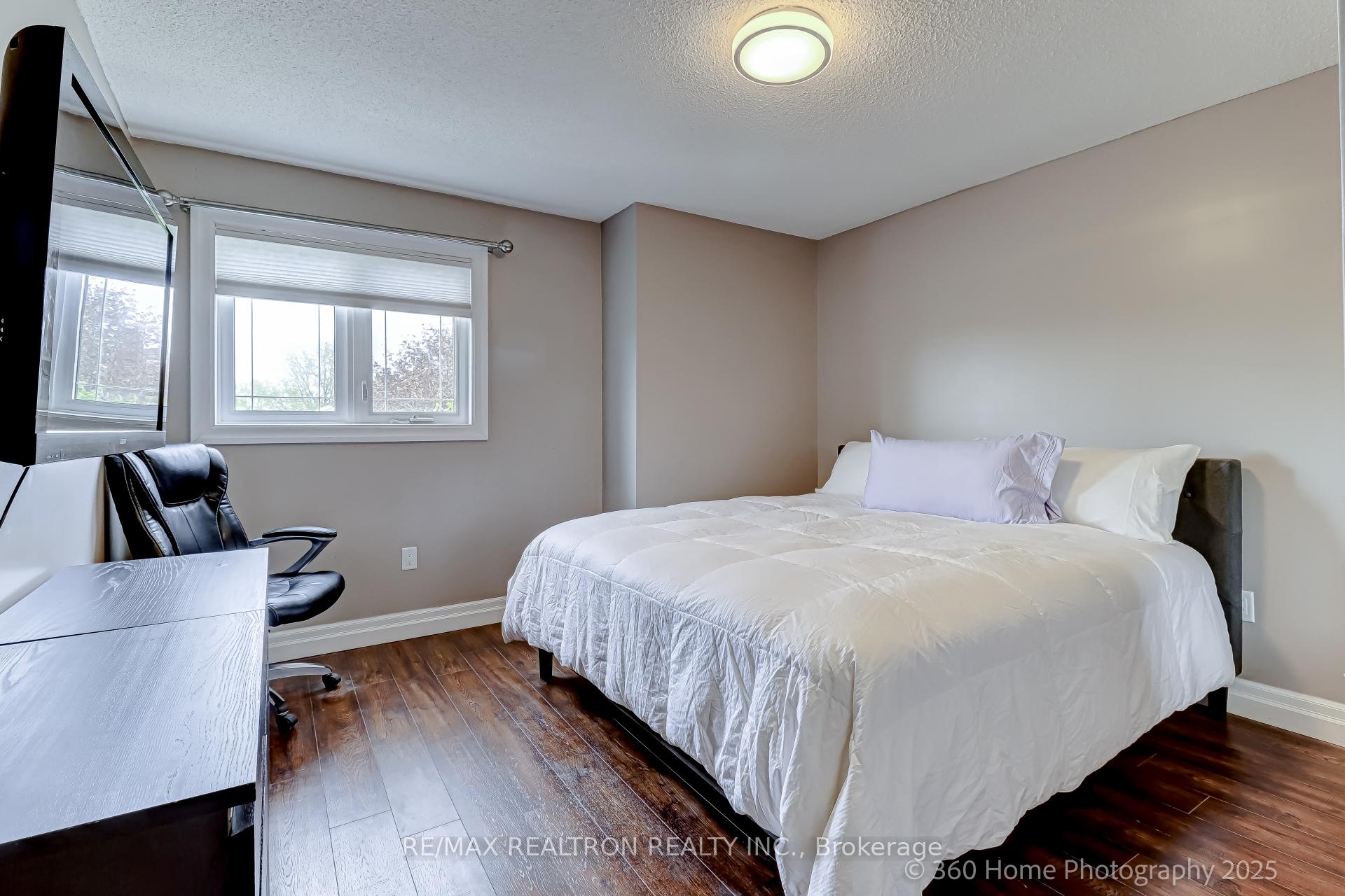 Photo 15 of 252 Charlton Avenue, Vaughan, Brownridge — HOMEH