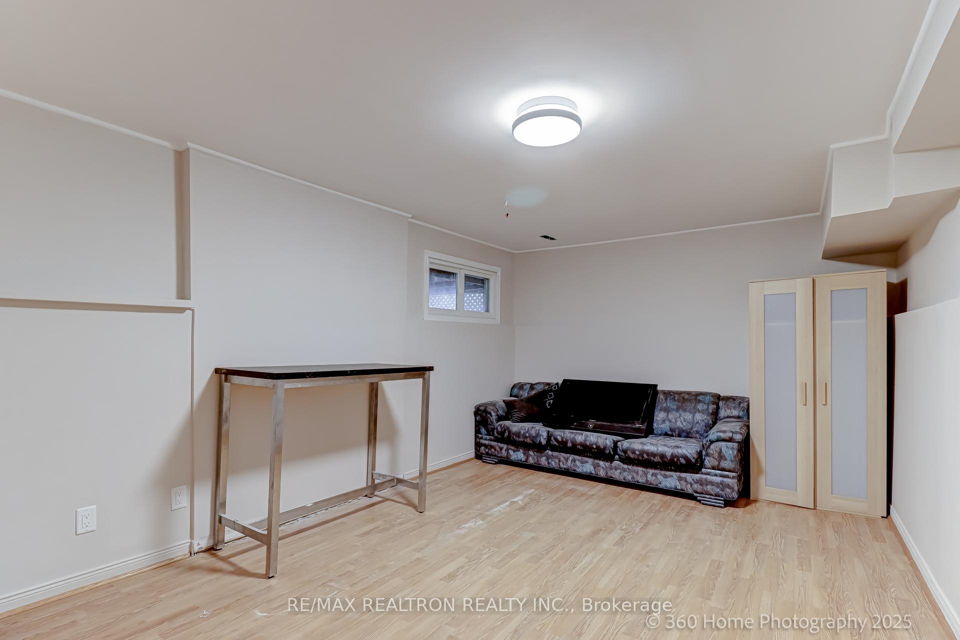 Photo 11 of 252 Charlton Avenue, Vaughan, Brownridge — HOMEH