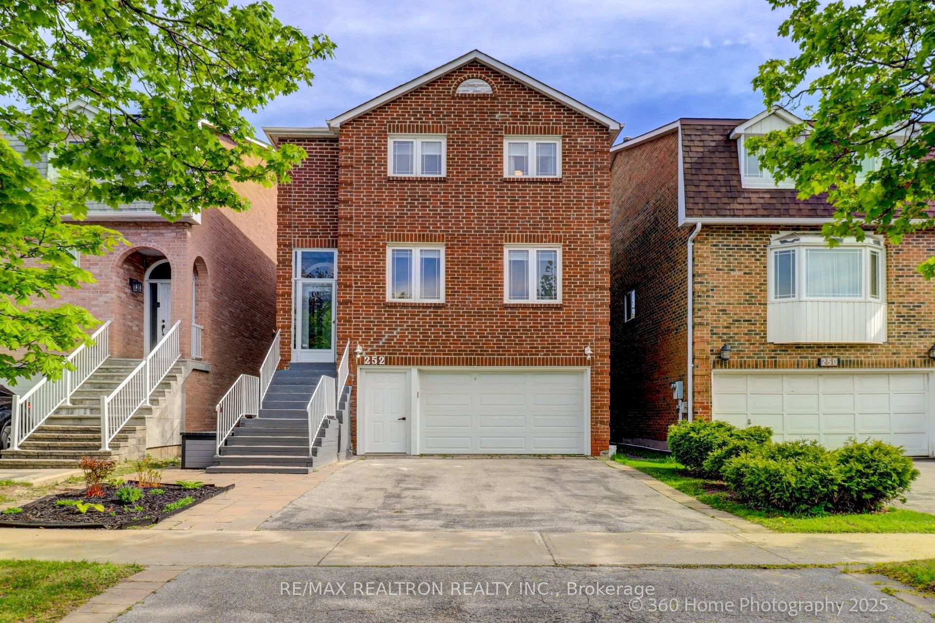 Photo 20 of 252 Charlton Avenue, Vaughan, Brownridge — HOMEH