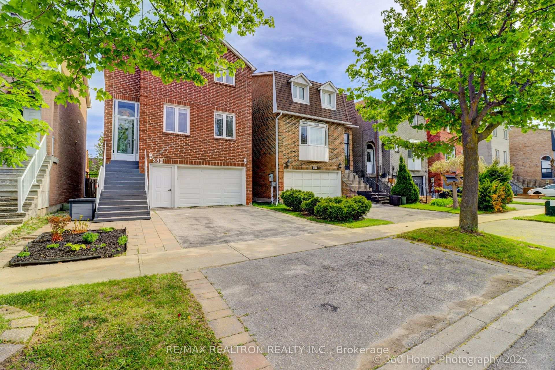Photo 25 of 252 Charlton Avenue, Vaughan, Brownridge — HOMEH
